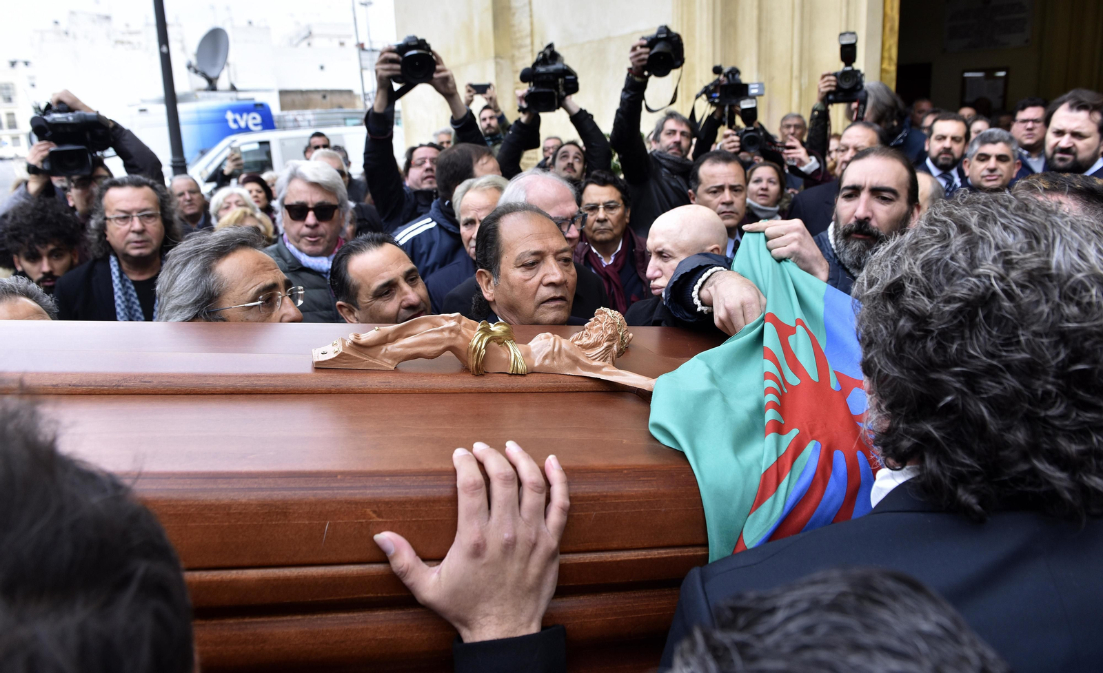 El féretro de Chiquetete a su llegada al santuario de la Hermandad de Los Gitanos El féretro de Chiquetete a su llegada al santuario de la Hermandad de Los Gitanos