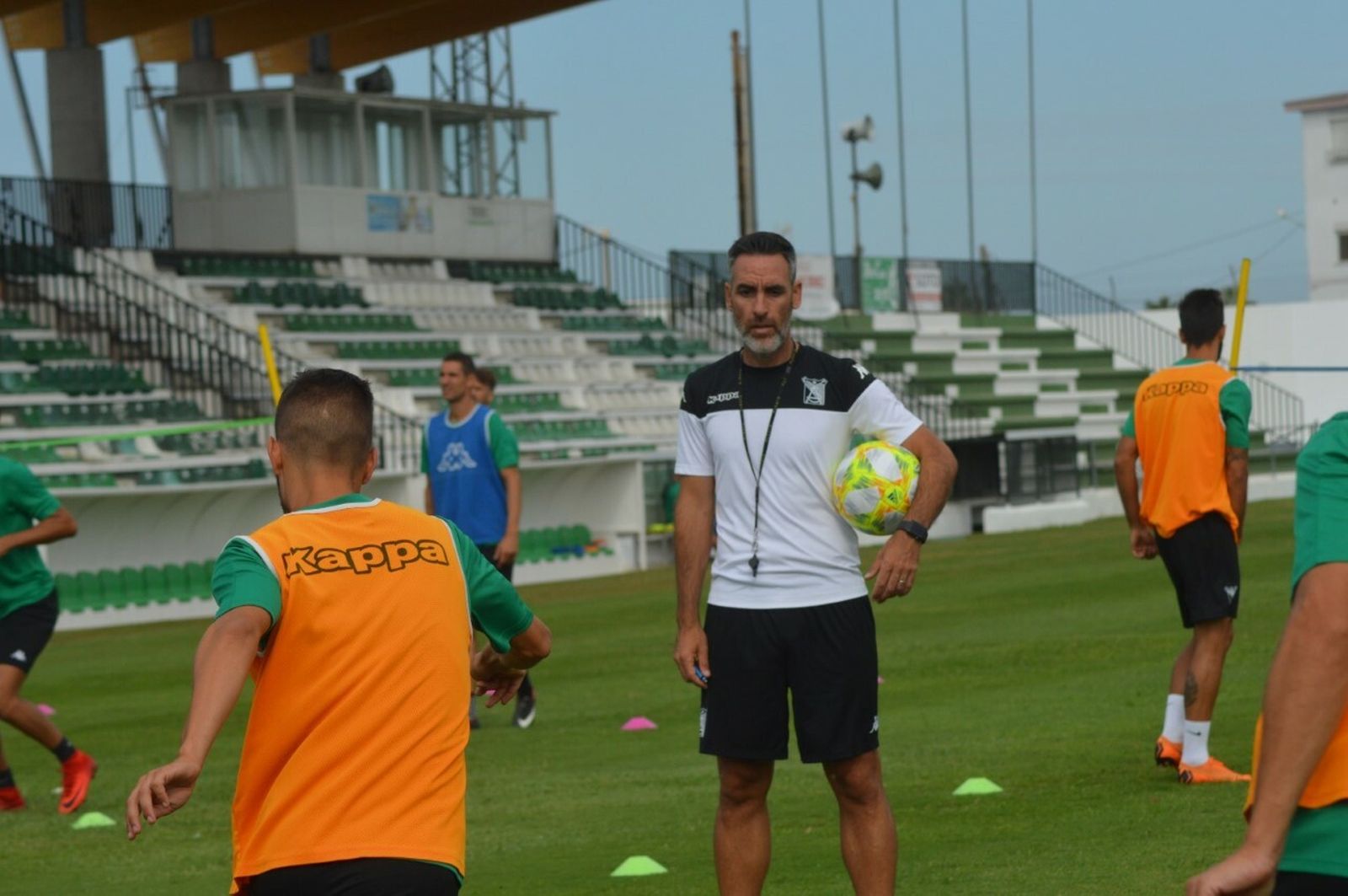 Abel Gómez, durante un entrenamiento con el Atlético Sanluqueño.
