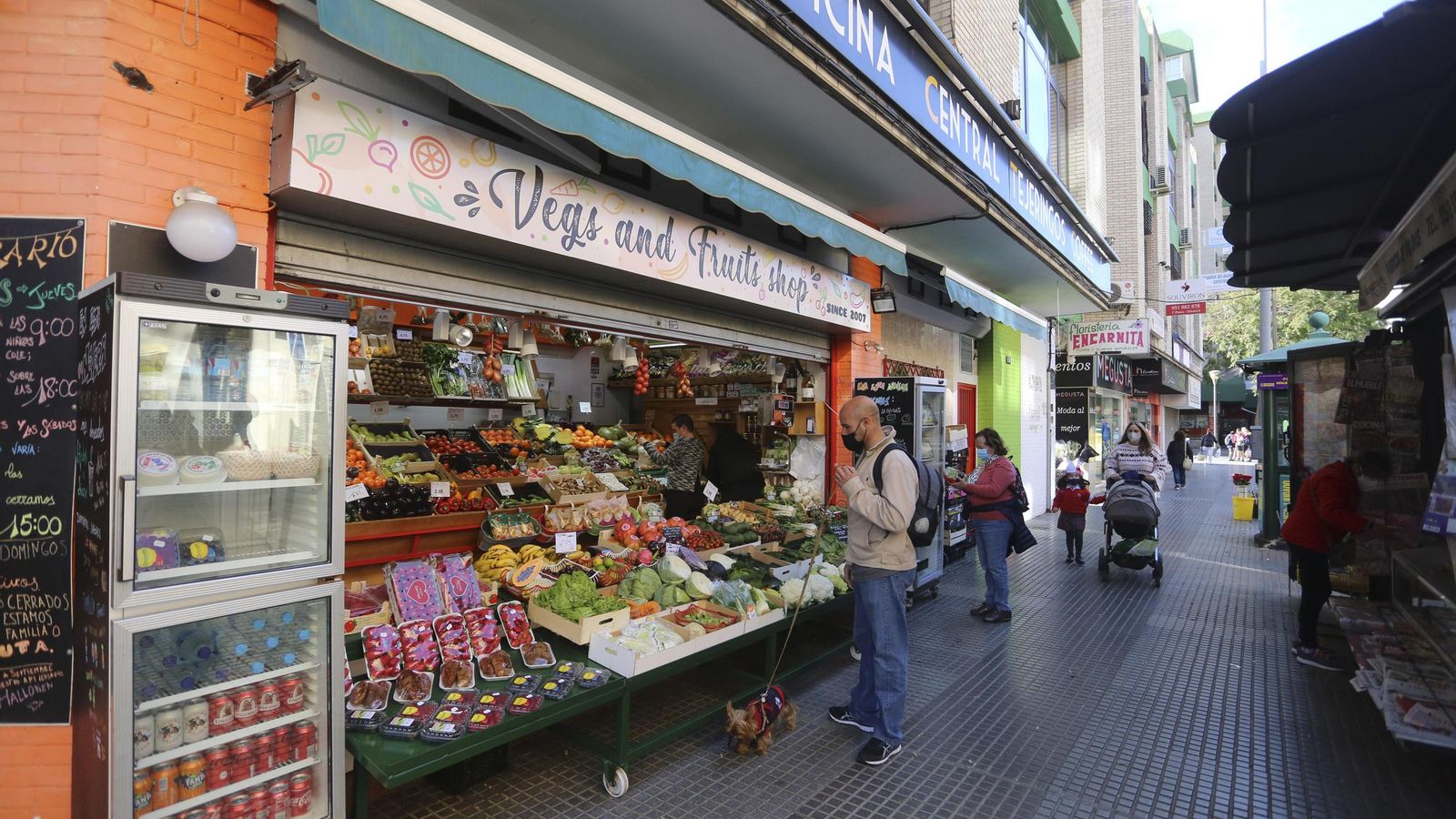 Frutas y verduras en la avenida Juan Sebastián Elcano.