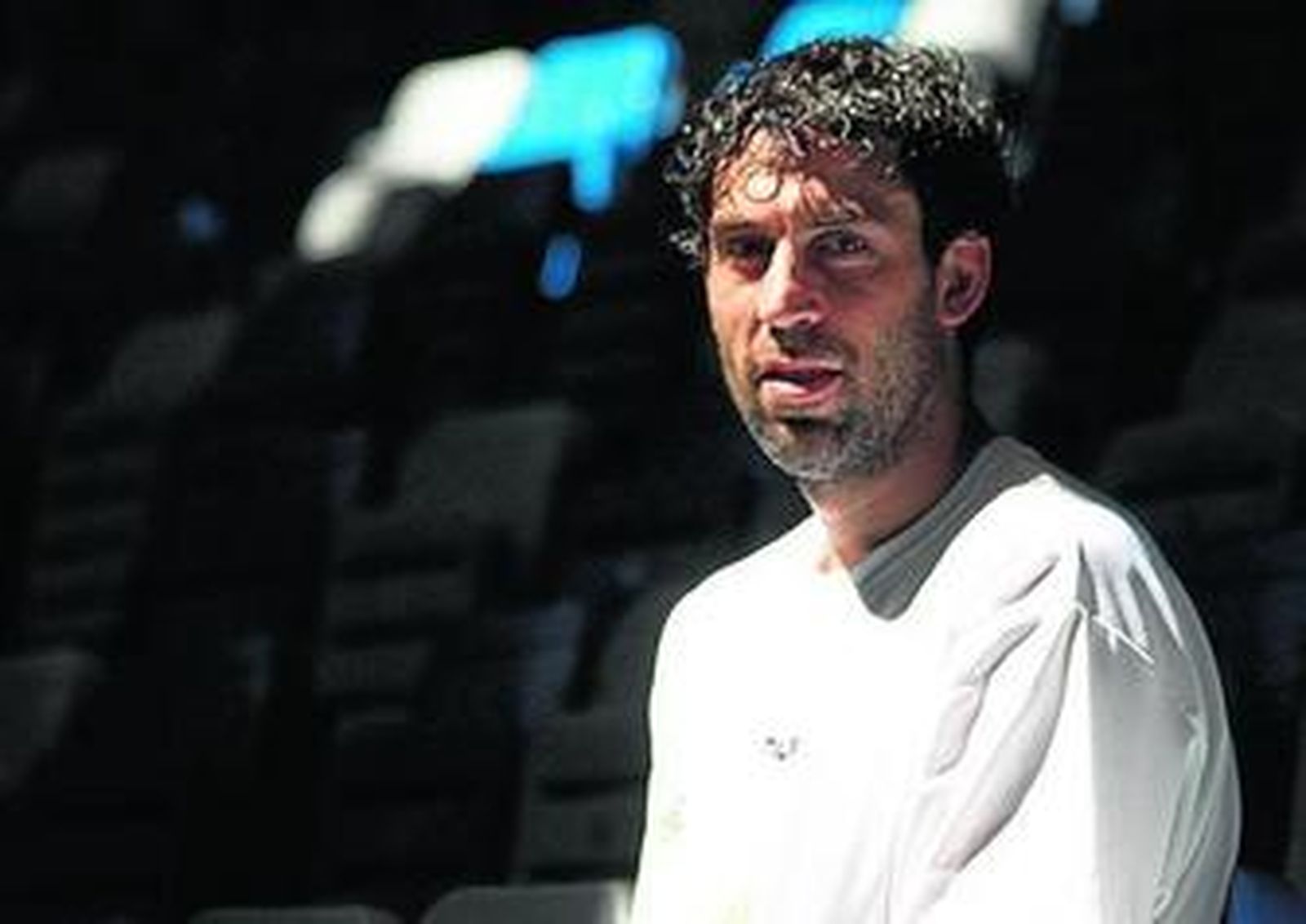 Berni Rodríguez posa en las gradas del Martín Carpena.