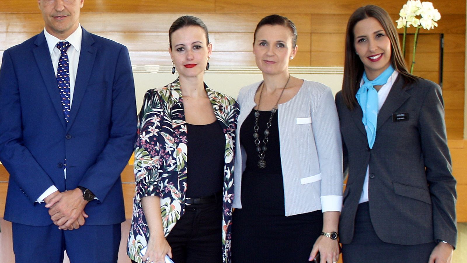 El director de Servisa, José Antonio Martín, junto al equipo de recepción, administración y coordinación.