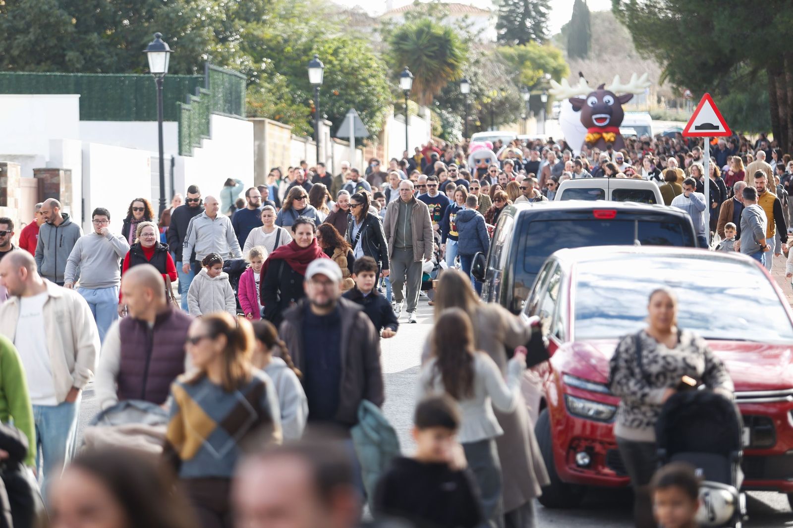Búscate en las fotos del arrastre de latas 2026 en Los Barrios