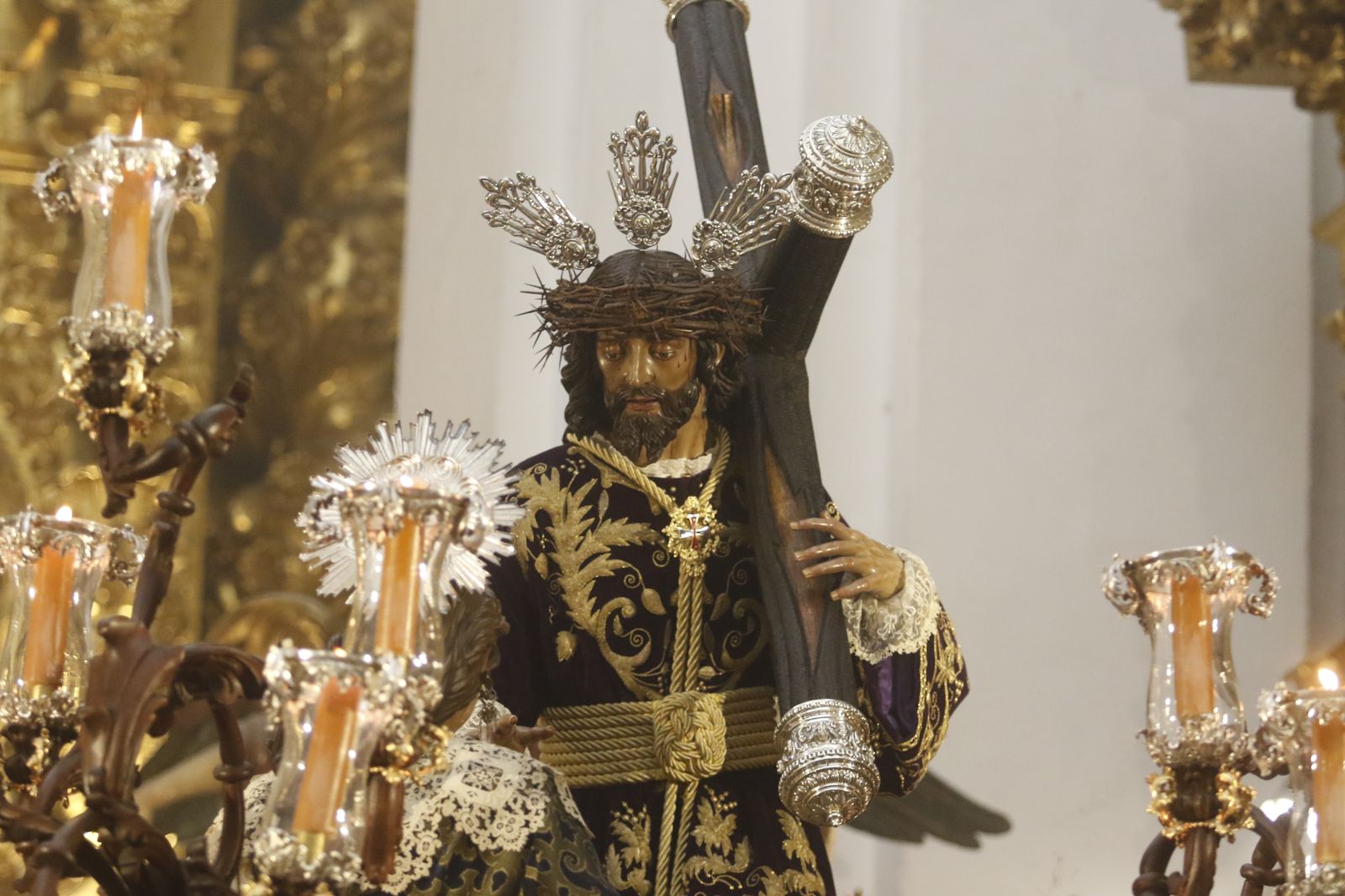 Las imágenes de impotencia en la Trinidad: la Santa Faz suspende su procesión en Córdoba