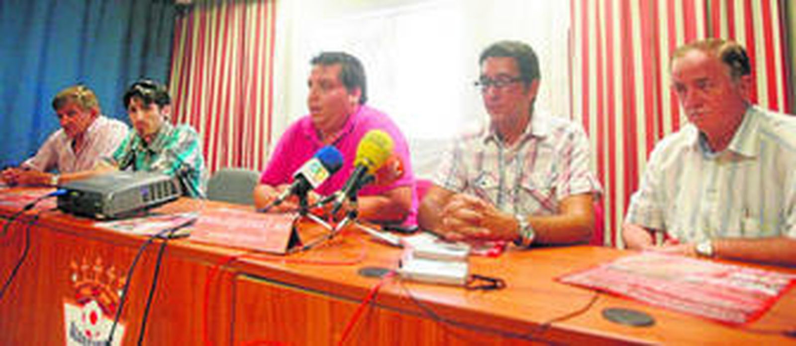 La directiva algecirista presenta la campaña de abonados, anoche en el Nuevo Mirador.