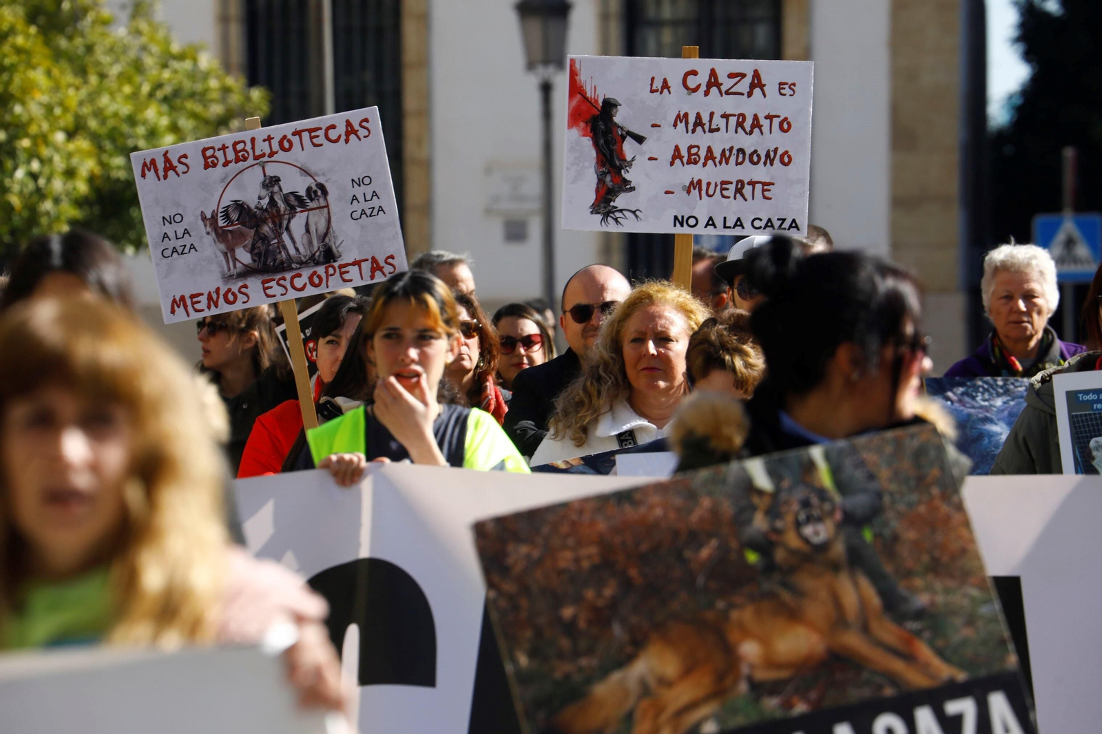 La protesta contra la caza en Córdoba, en imágenes