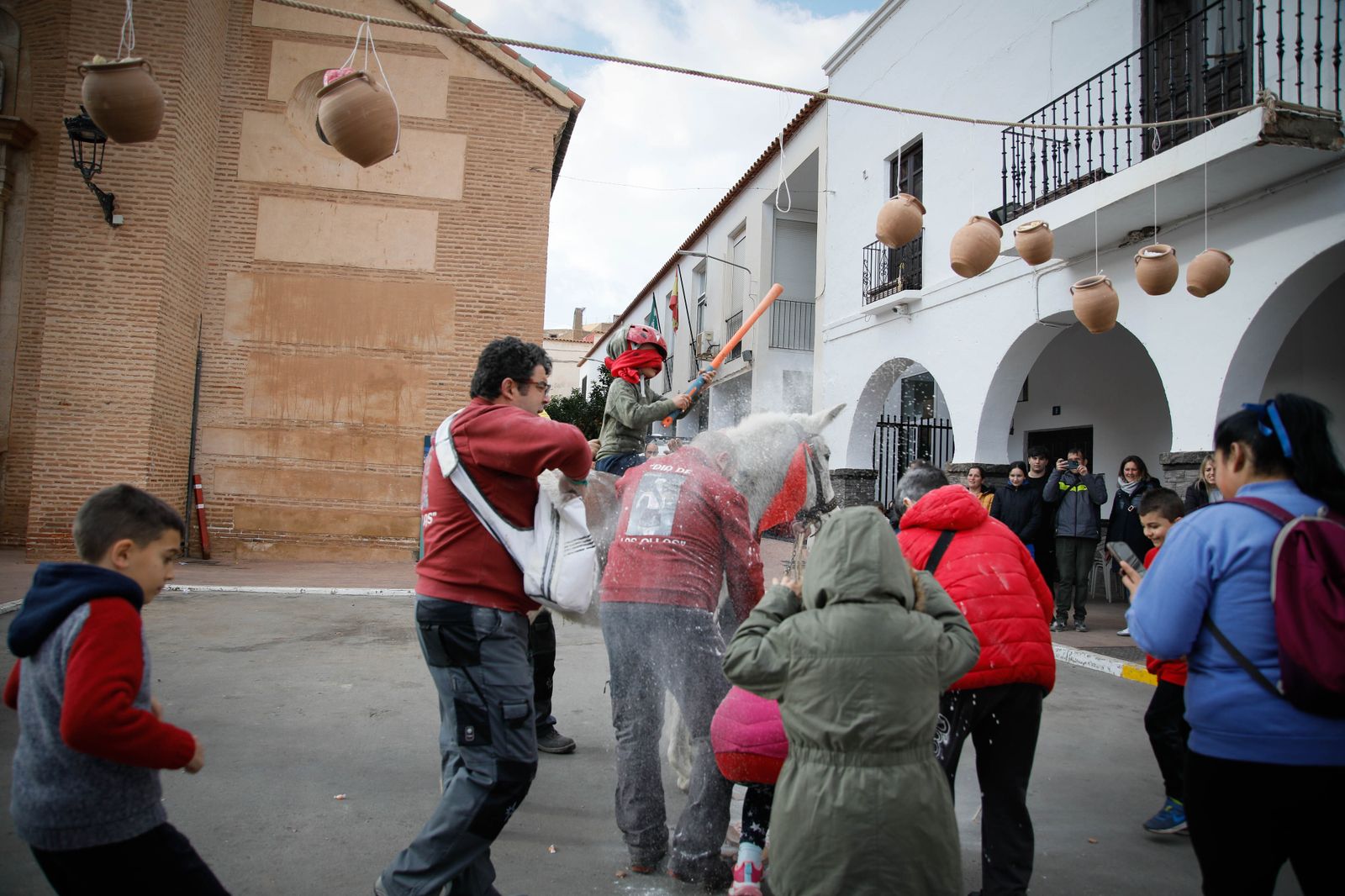 Las mejores imágenes del cierre de fiestas en Fiñana con "Las Ollas"