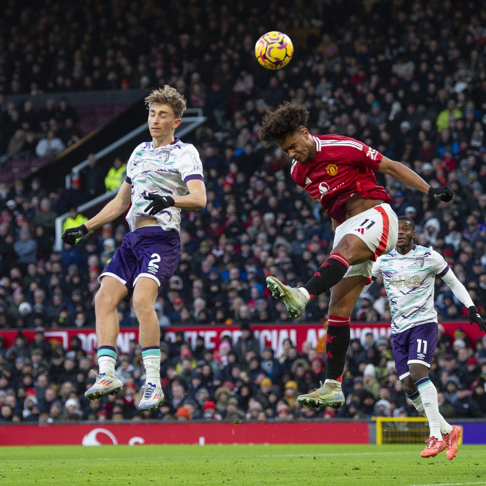 Las fotos de Dean Huijsen tras su gol al Manchester United en Old Trafford