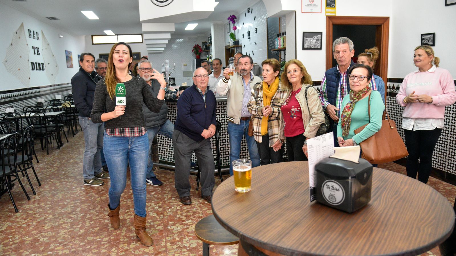 Las fotos del primer dia de reapertura del Bar 'Te dire' en Algeciras