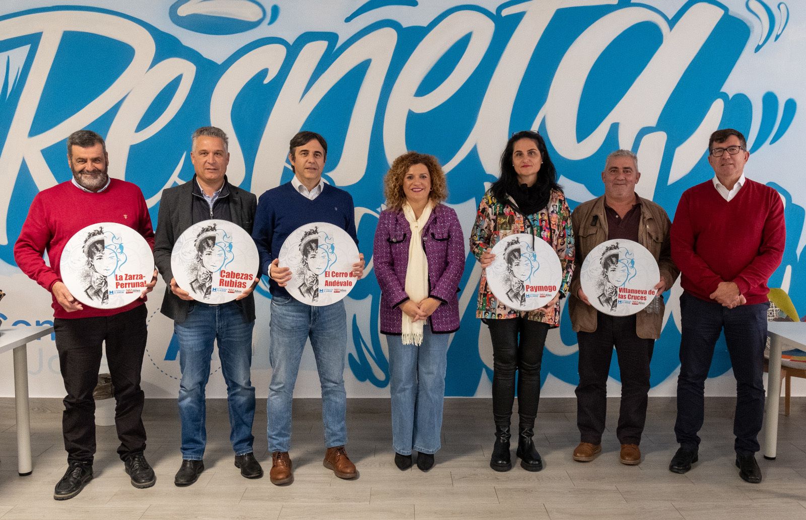 Foto de familia de los alcaldes del Andévalo junto a María Eugenia Limón.