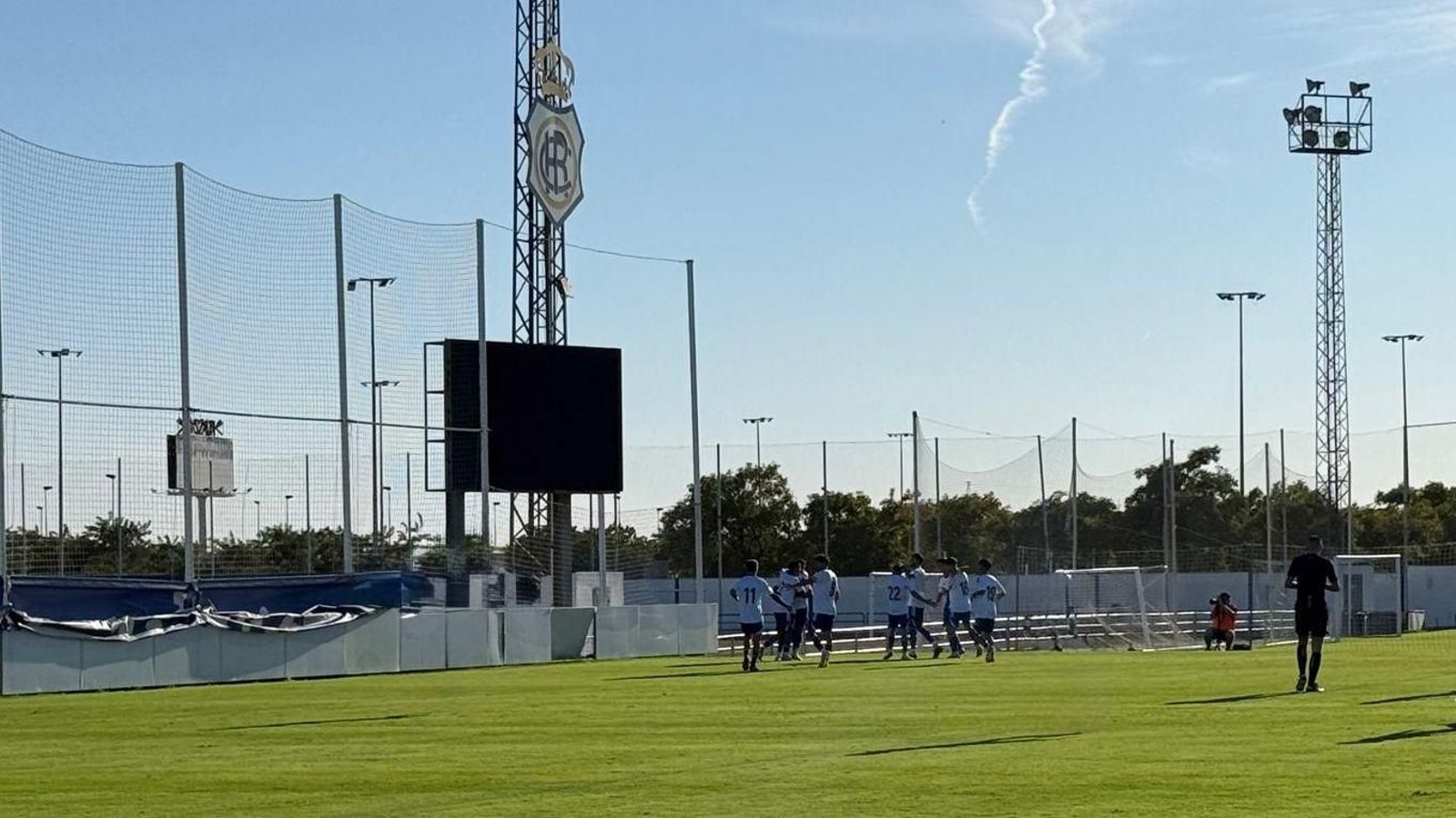 Los jugadores del Atlético Onubense celebran un gol esta temporada.