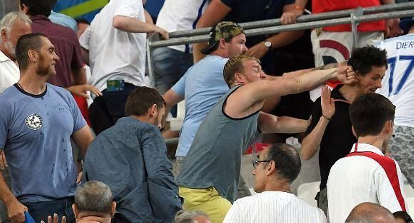 Putin: "No entiendo cómo 200 hinchas rusos han podido dar una paliza a miles de ingleses"