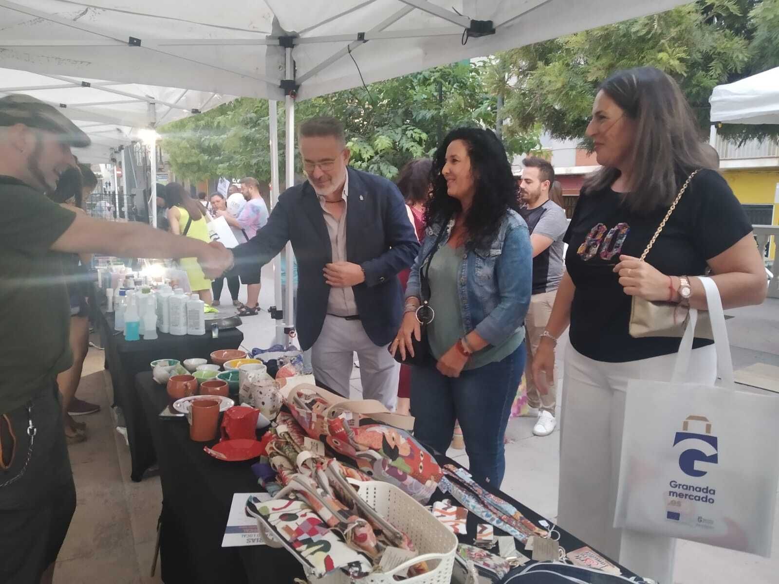 Atarfe acoge su segunda feria para activar el comercio local.