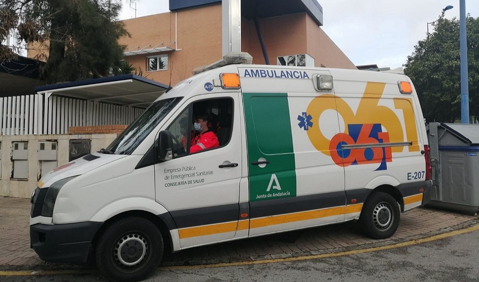 Una ambulancia, durante una asistencia sanitaria.