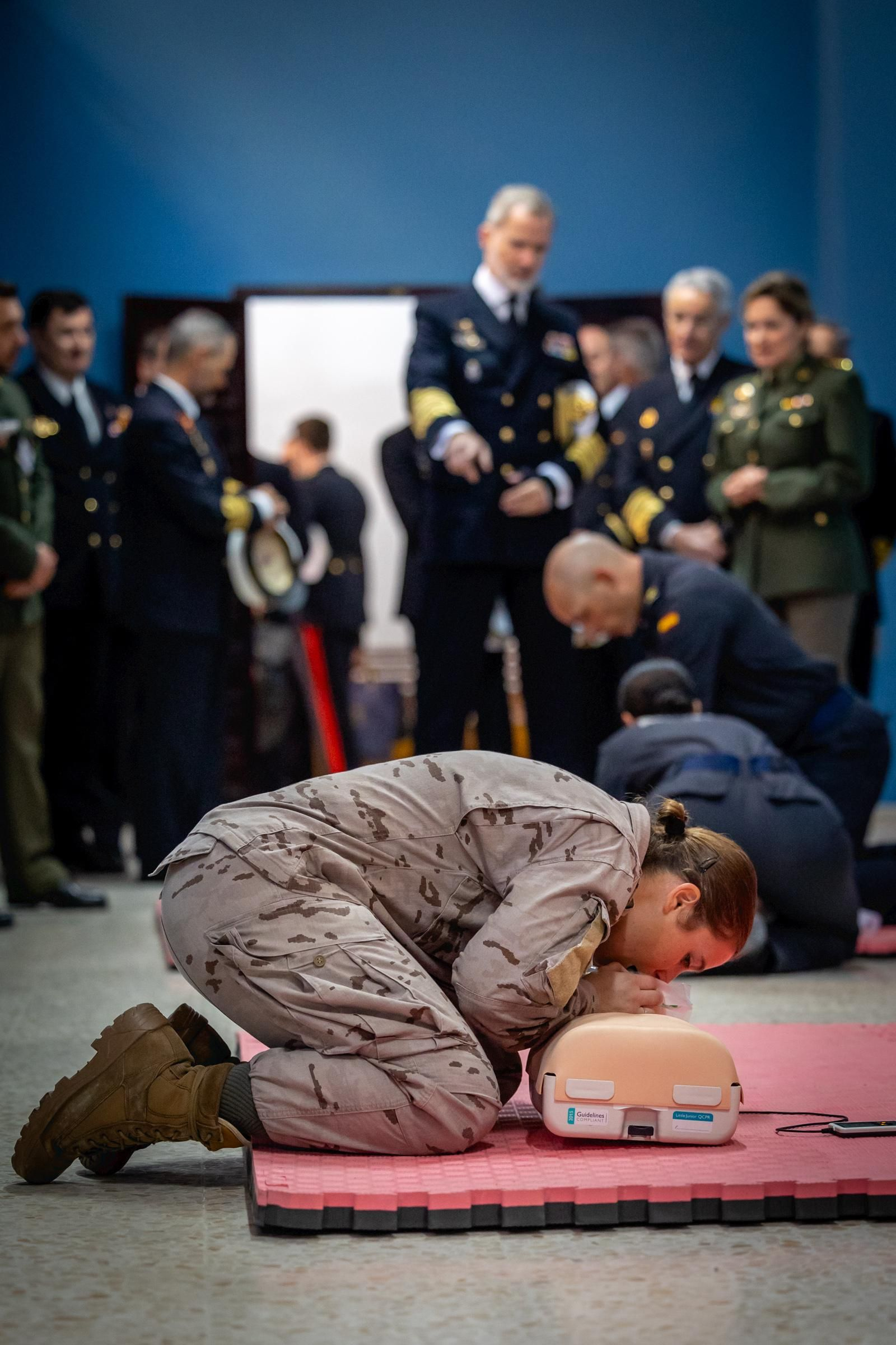 Las imágenes de la visita del Rey Felipe VI a la Escuela de Suboficiales de la Armada en San Fernando