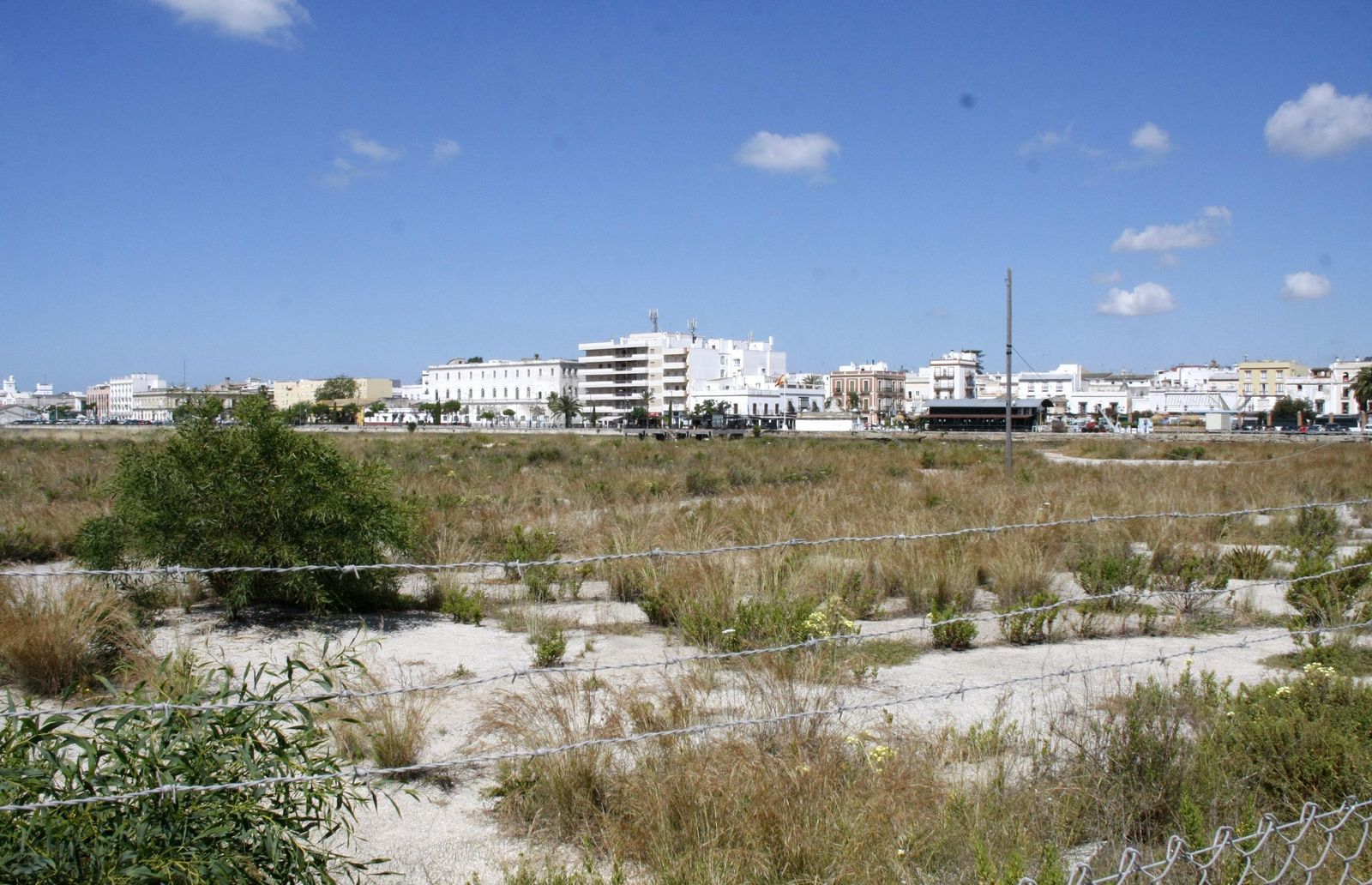 Terrenos de la margen izquierda del río en los que se centra el proyecto objeto del convenio entre Ayuntamiento y APBC.