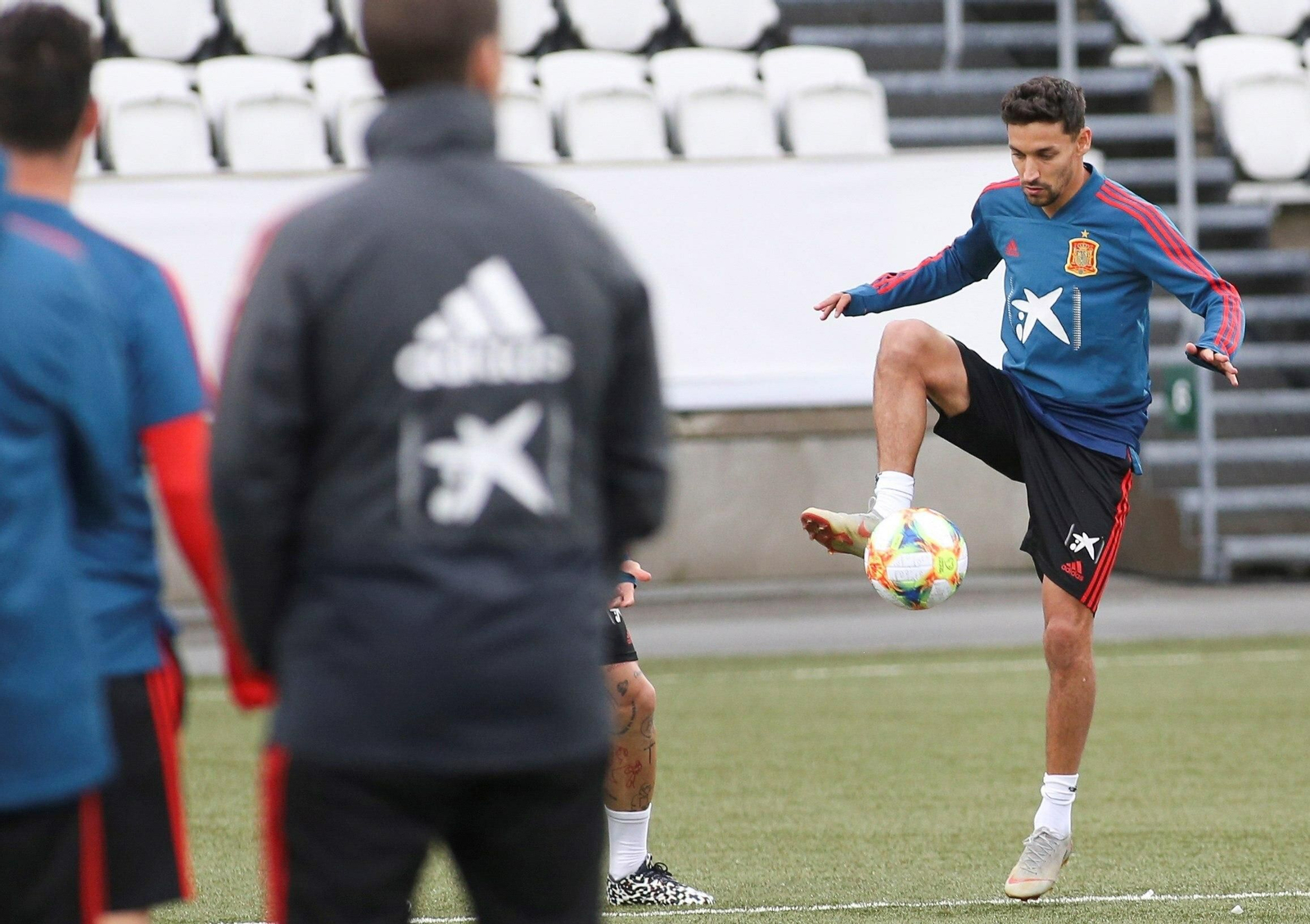 Jesús Navas, durante el entrenamiento de ayer de la selección en Torshavn.
