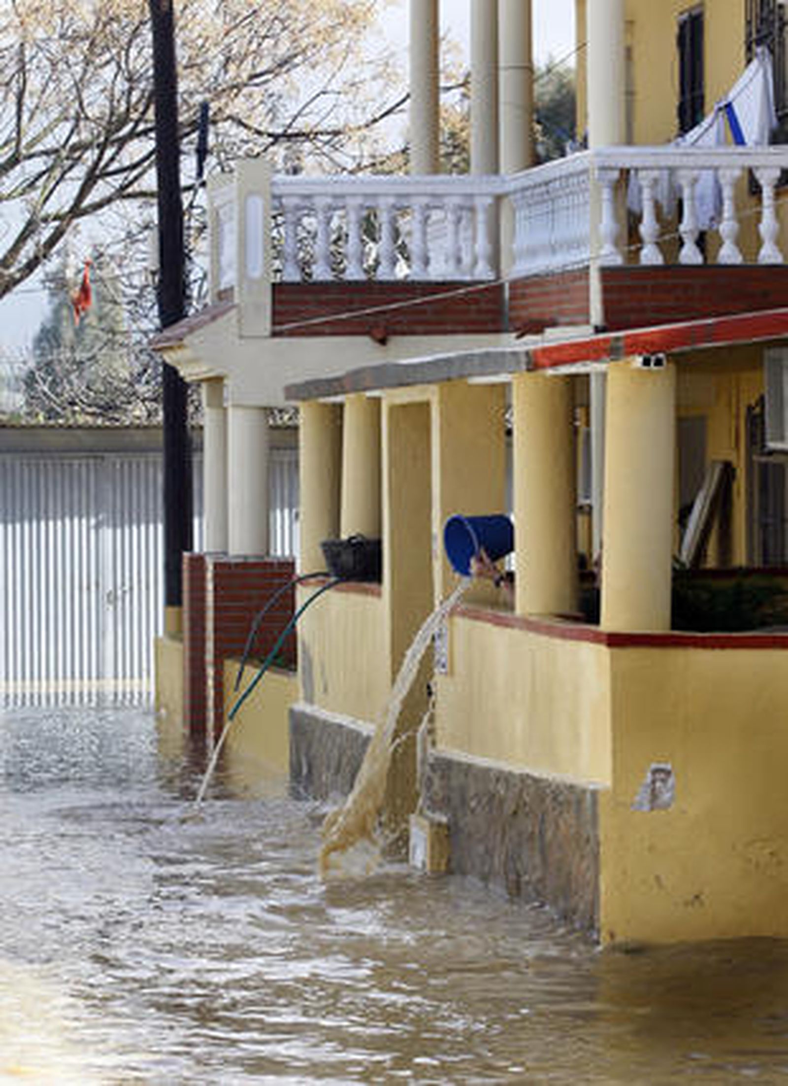 Inundaciones en el valle del Guadalhorce a la altura de la barriada de Doñana.

Foto: Migue Fernández, Sergio Camacho, Agencias