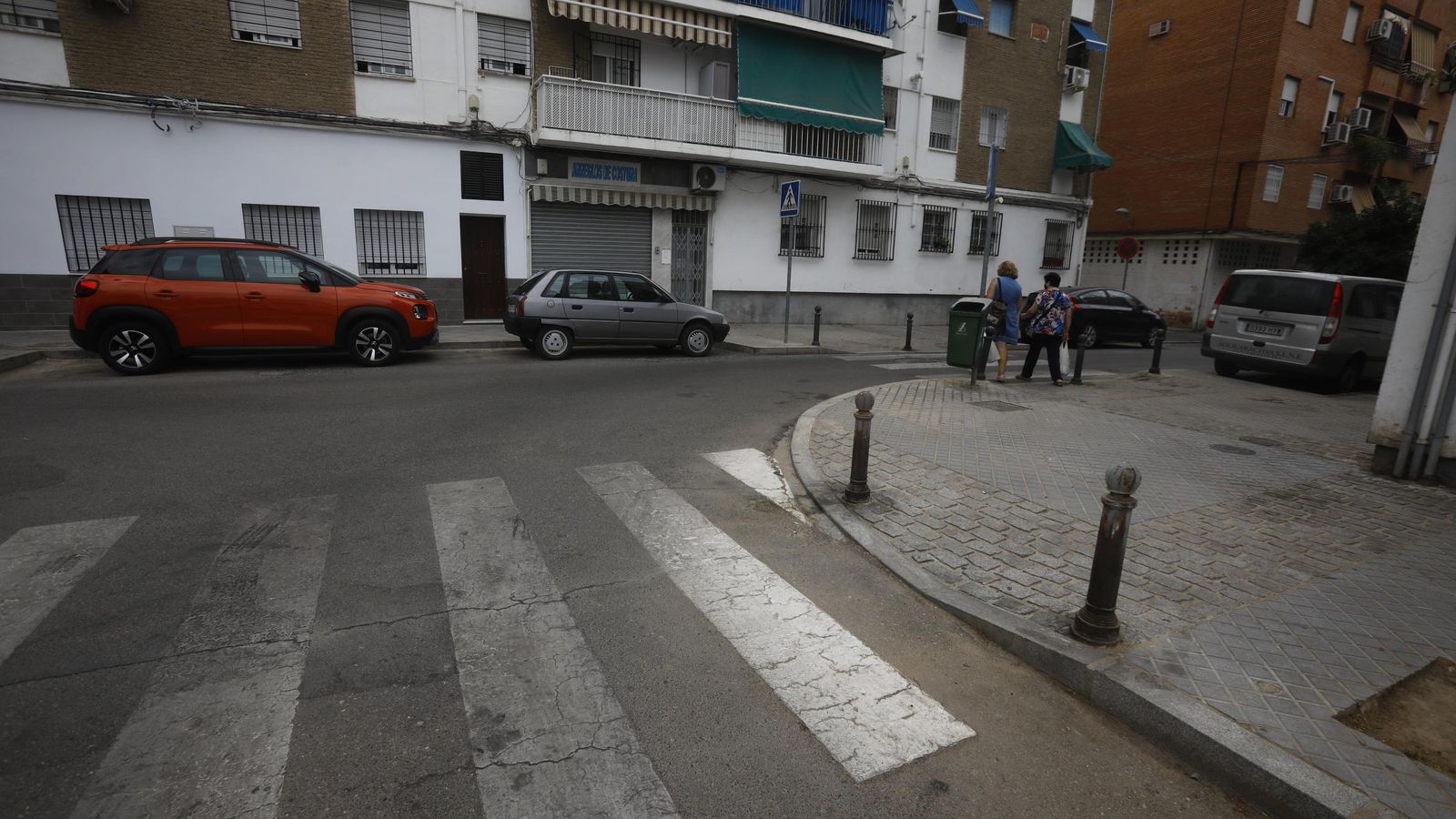 Paso de peatones en Escritor López Cárdenas.