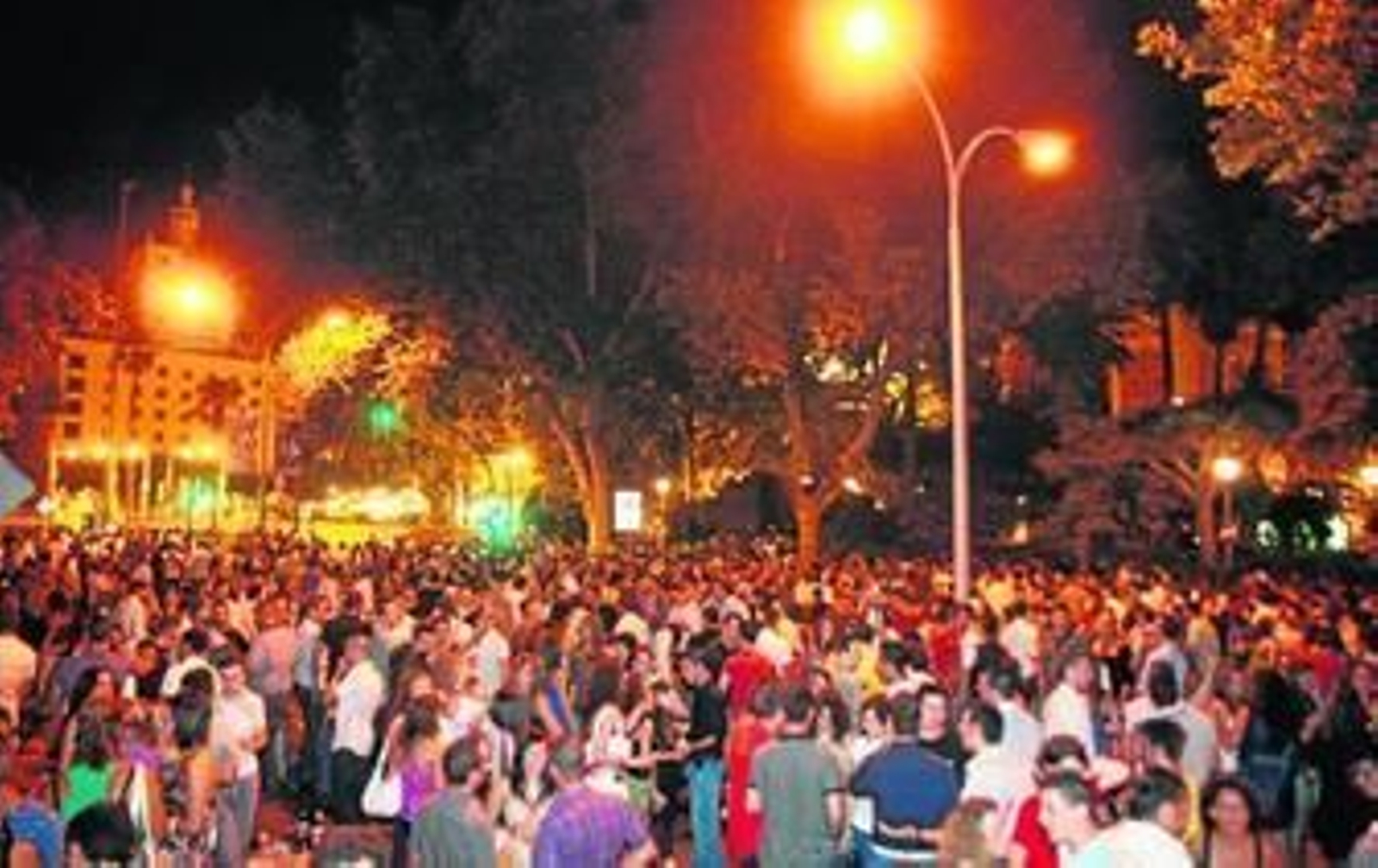 Último 'botellón' celebrado en el Paseo de los Curas, el pasado 2009.
