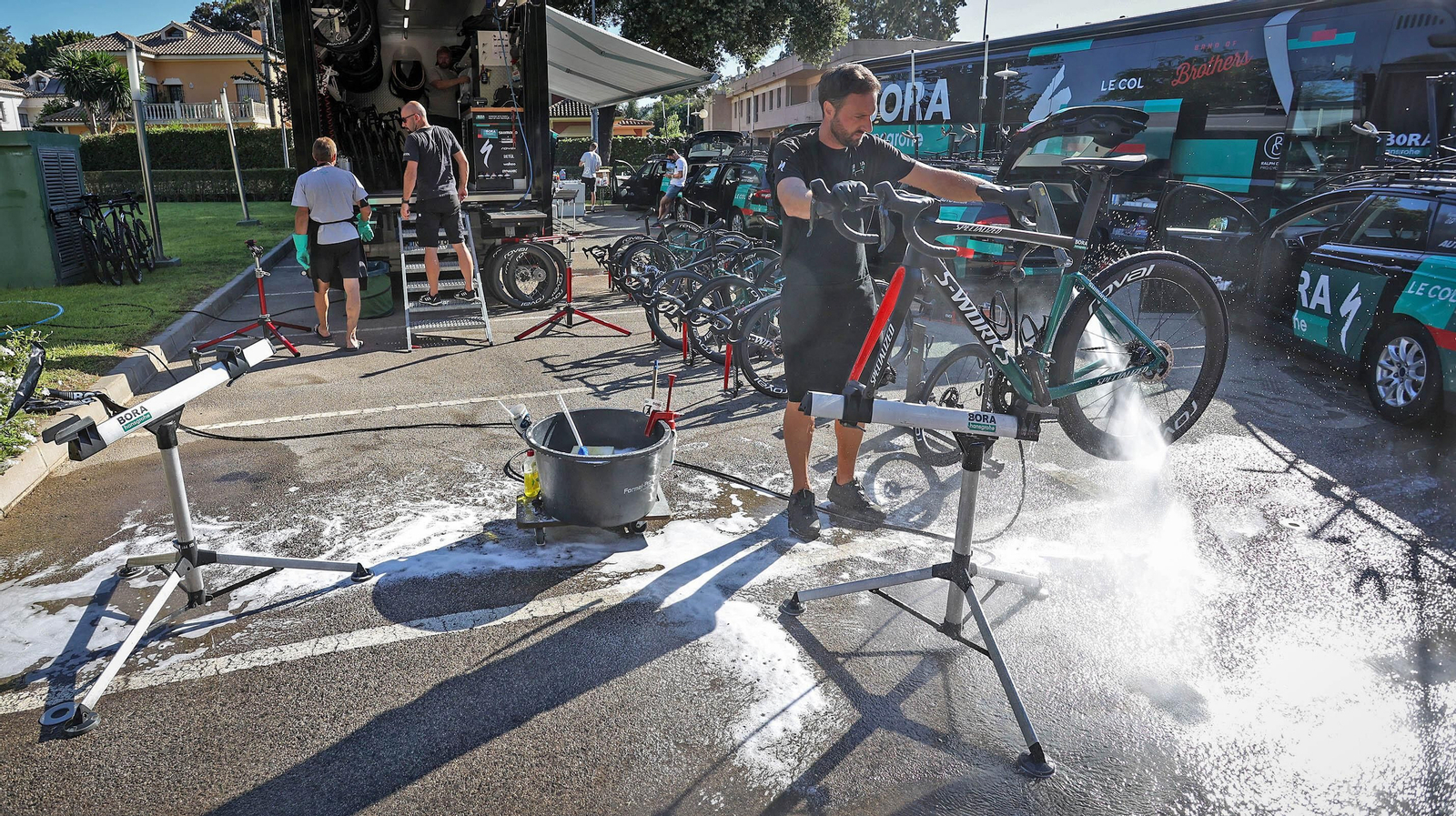 La Vuelta Ciclista a España llena los hoteles de Jerez