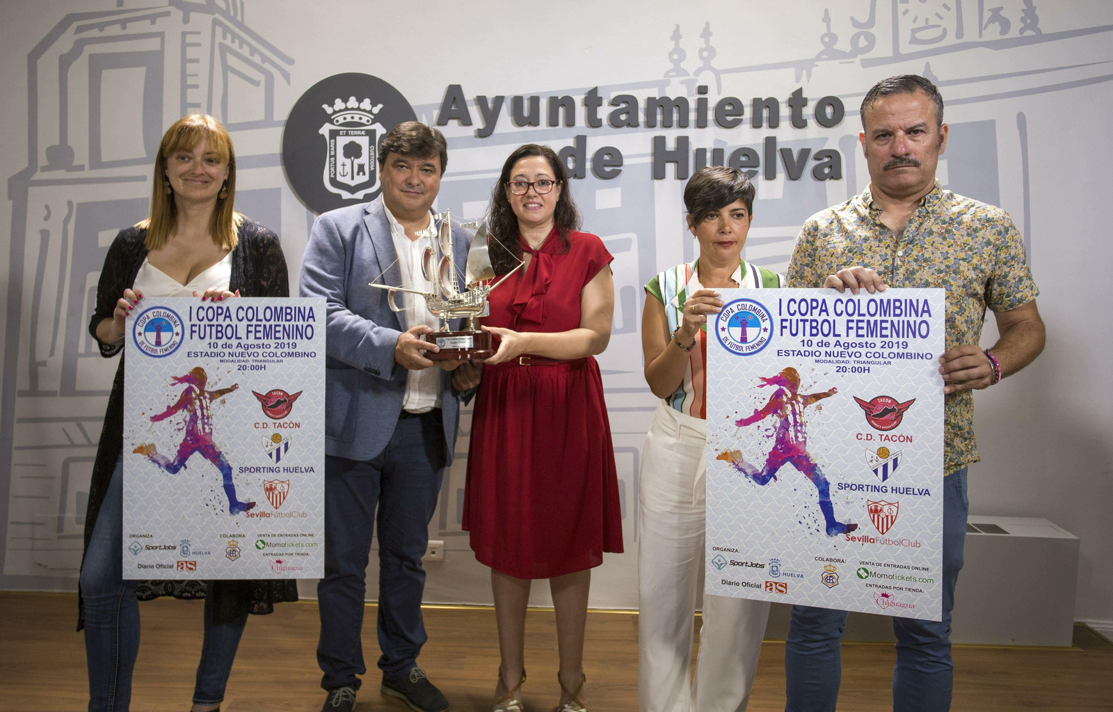Un momento de la presentación de la I Copa Colombina de fútbol femenino.