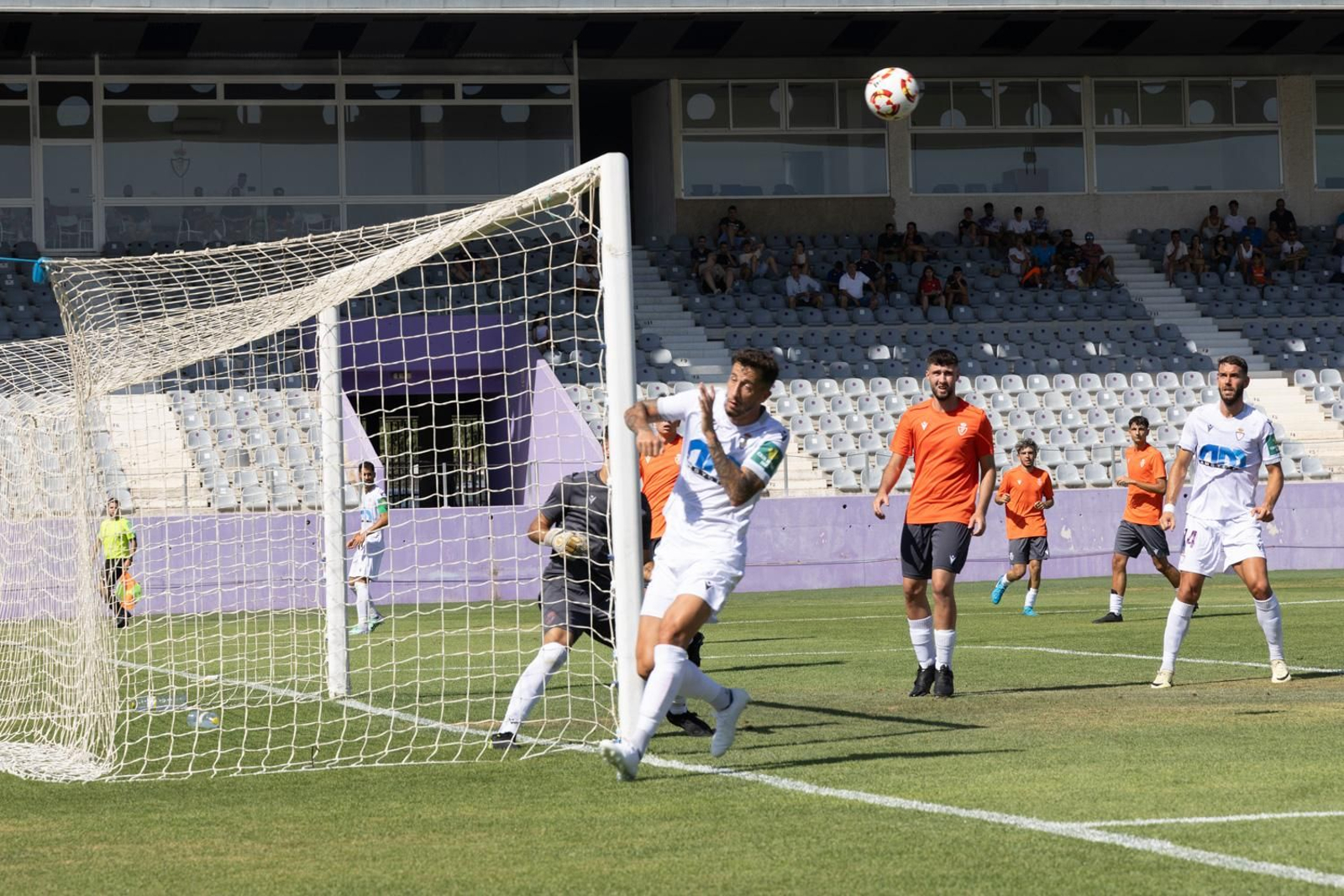 El amistoso entre Real Jaén y su juvenil de Liga Nacional, en imágenes