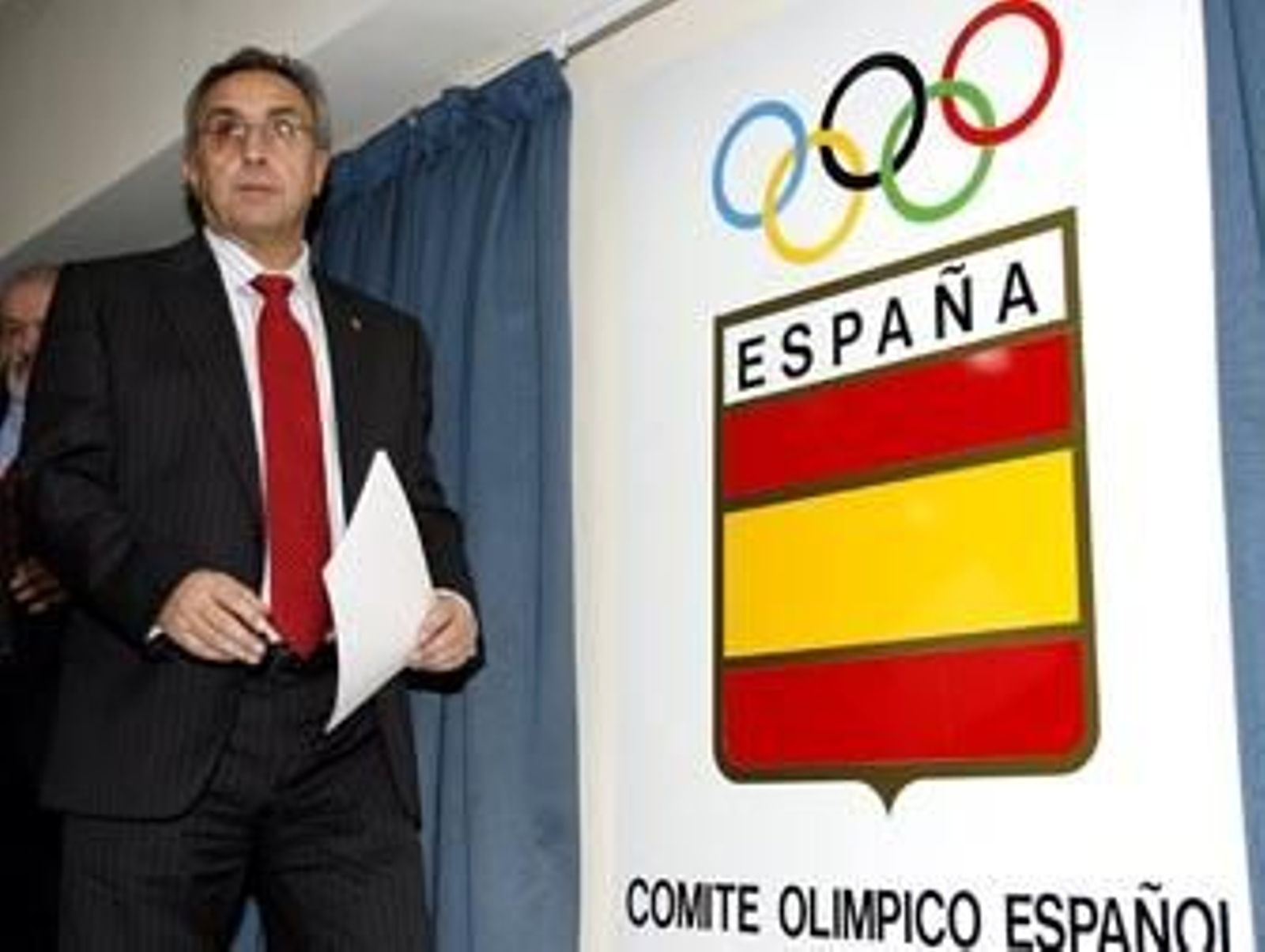 El COE retira la letra del himno y no la presentará al Congreso