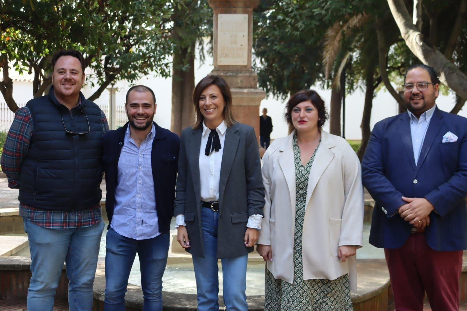 La alcaldesa de Ronda junto a los Reyes Magos y la cartera real.