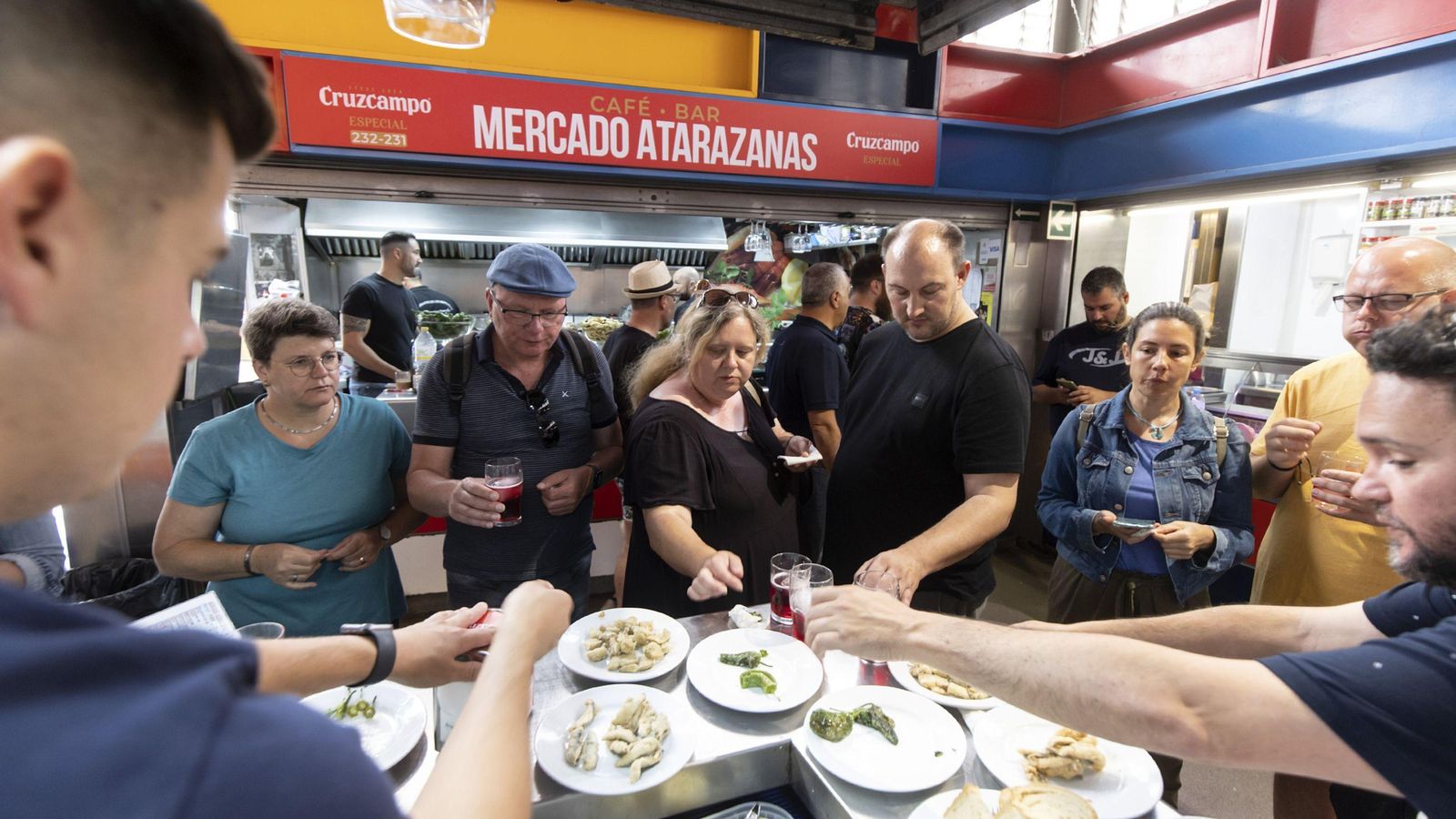 Una de las barras del Mercado de Atarazanas. Una de las barras del Mercado de Atarazanas.