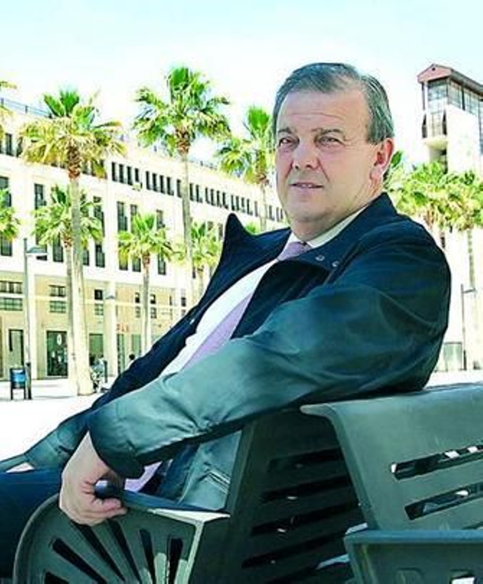 Juan Enciso, alcalde de El Ejido, en la Plaza Mayor antes de su detención.