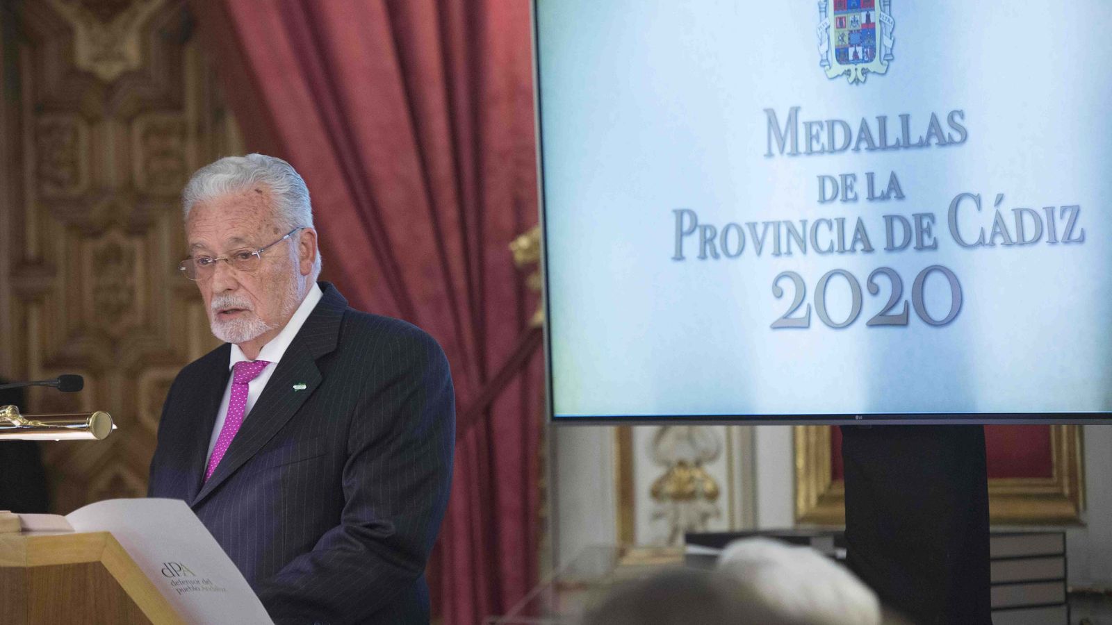 El Defensor del Pueblo Andaluz, Jesús Maeztu, durante su discurso de agradecimiento.