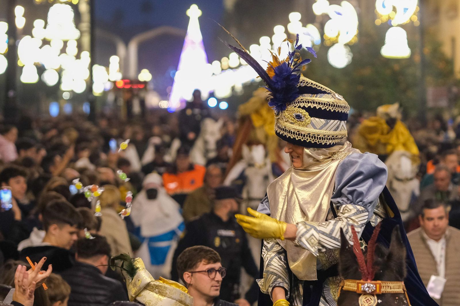 Fotos del Heraldo de los Reyes Magos en la recogida de llaves de la ciudad