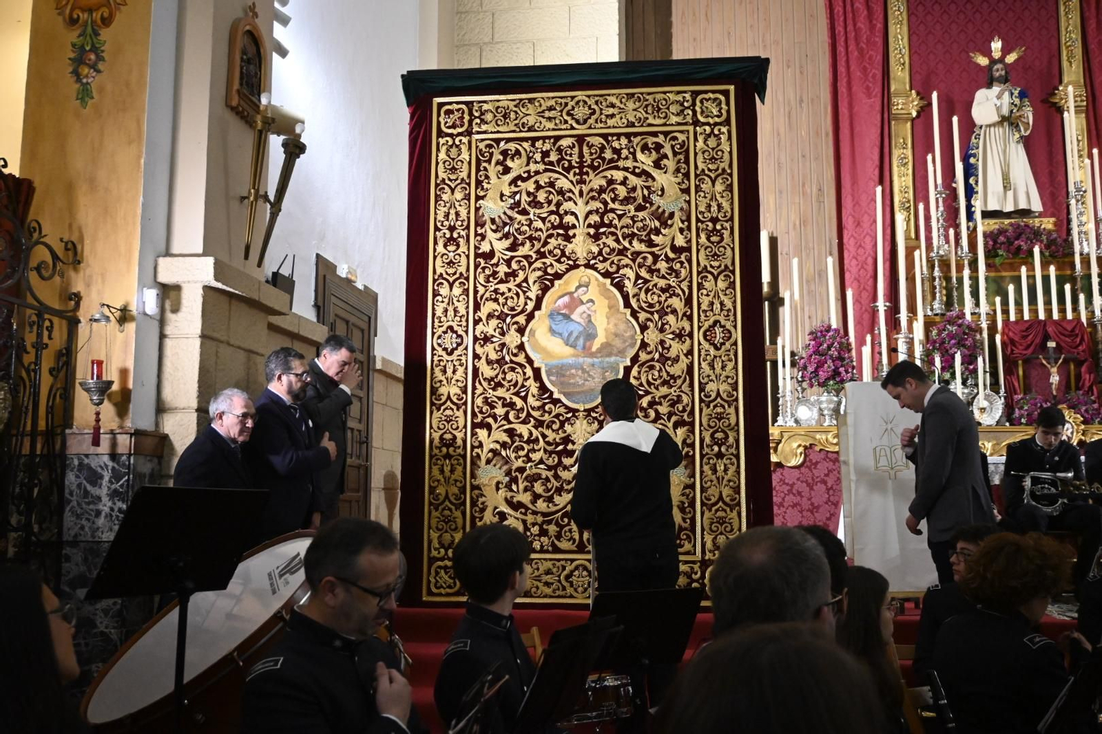 Presentación del nuevo techo de palio para la Hermandad de la Cena