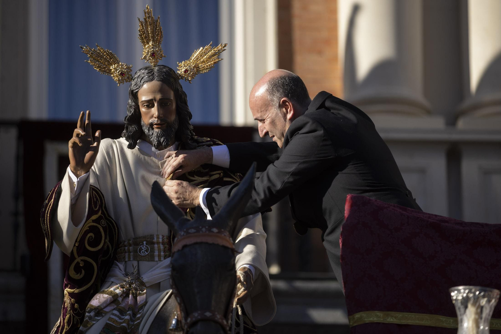 Imágenes de la salida extraordinaria de La Borriquita por las calles de Huelva
