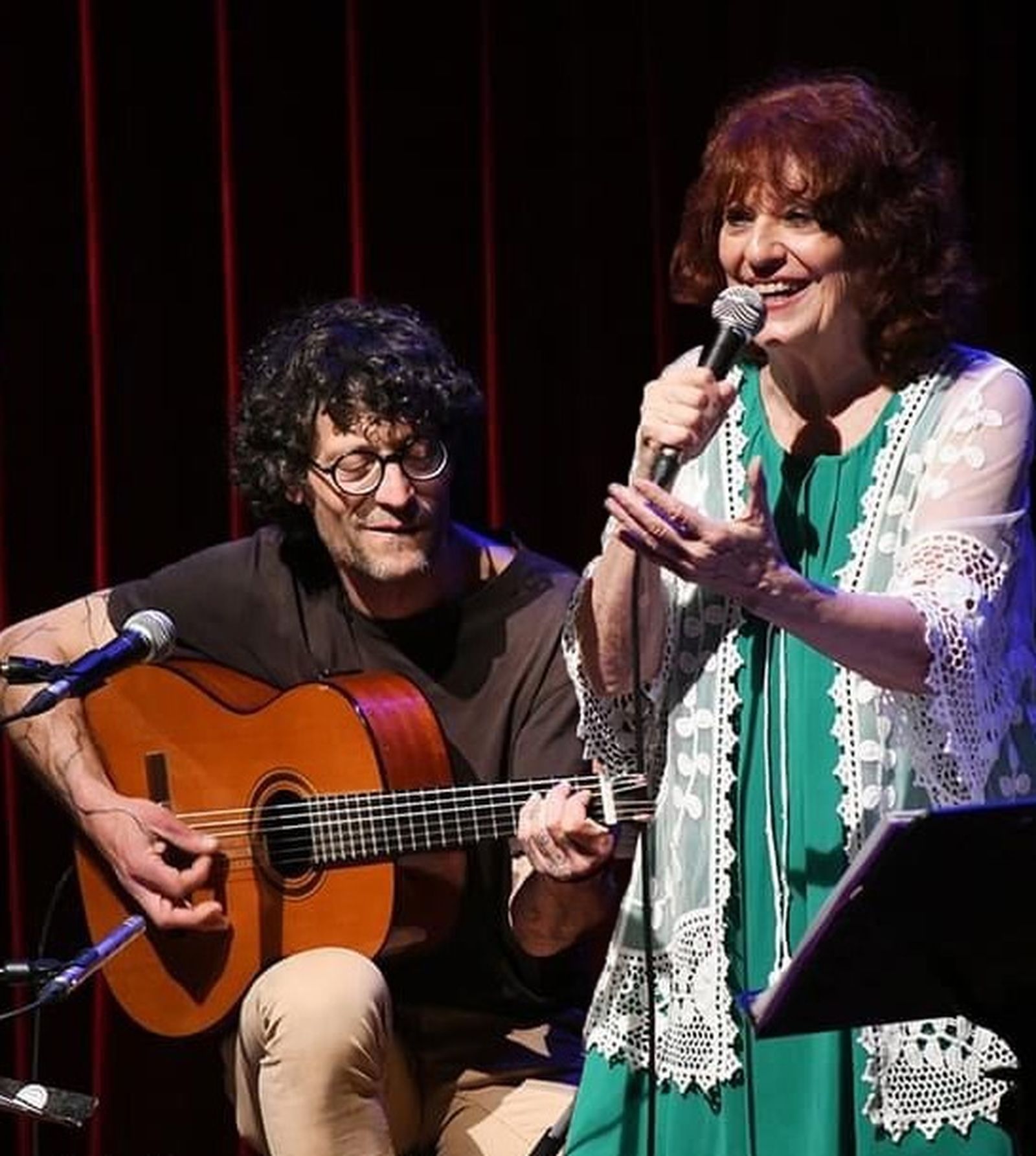 Julia León y su hijo, en un concierto anterior.