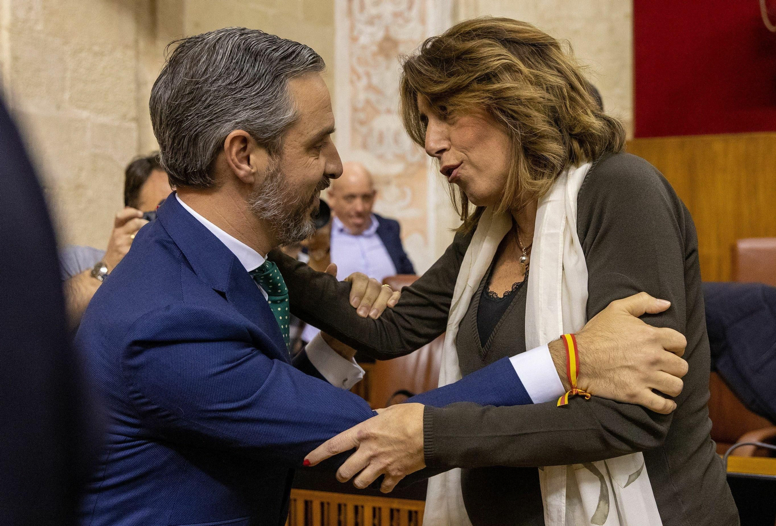 El consejero de Hacienda, Juan Bravo, saluda a Susana Díaz el pasado jueves en el Parlamento. El consejero de Hacienda, Juan Bravo, saluda a Susana Díaz el pasado jueves en el Parlamento.