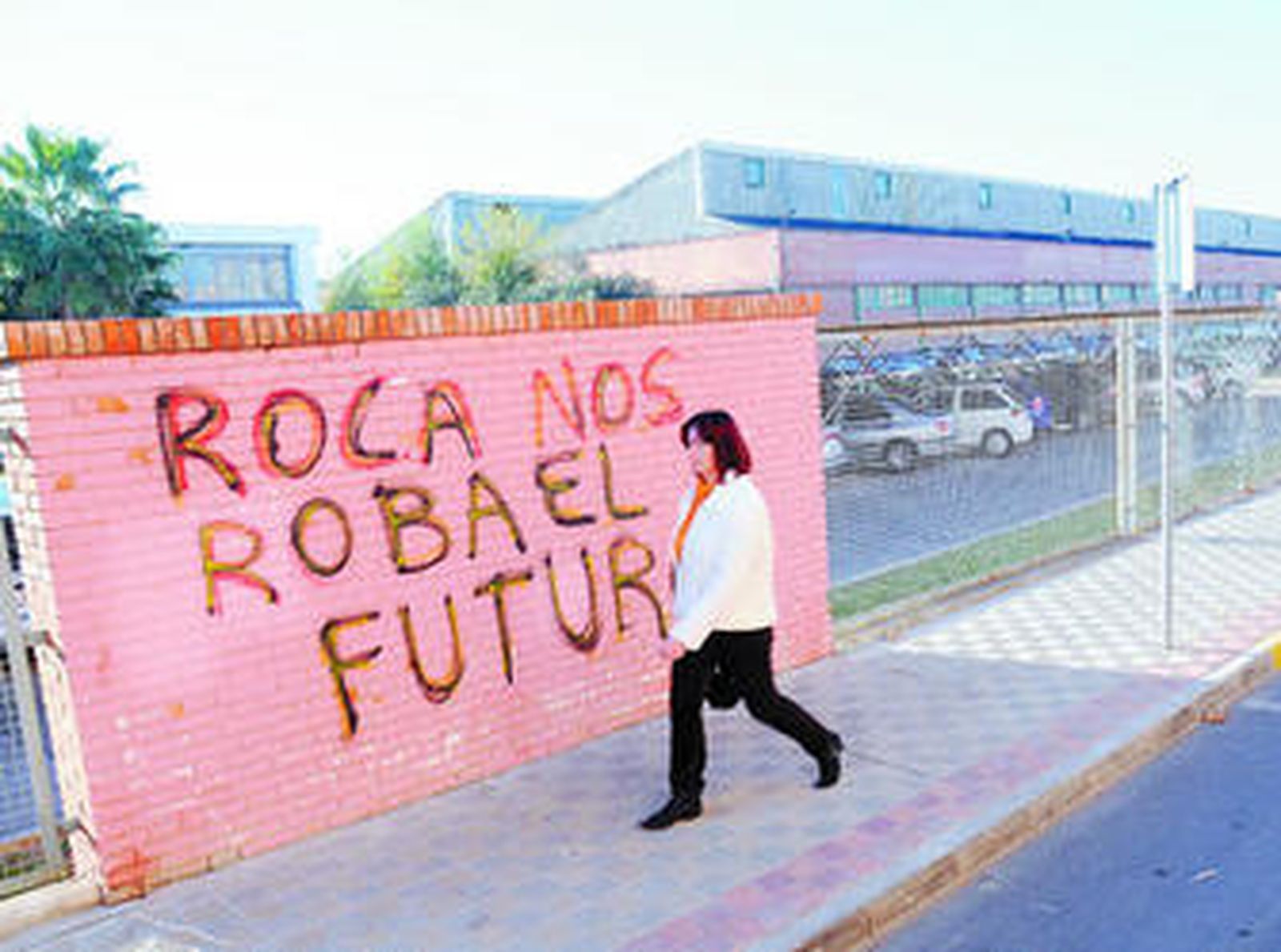 Una de las pintadas reivindicativas de los trabajadores aparecidas en los últimos meses.