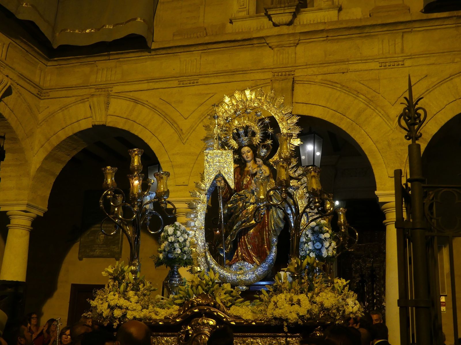 La Virgen de la Aurora recorre Montilla, en fotografías