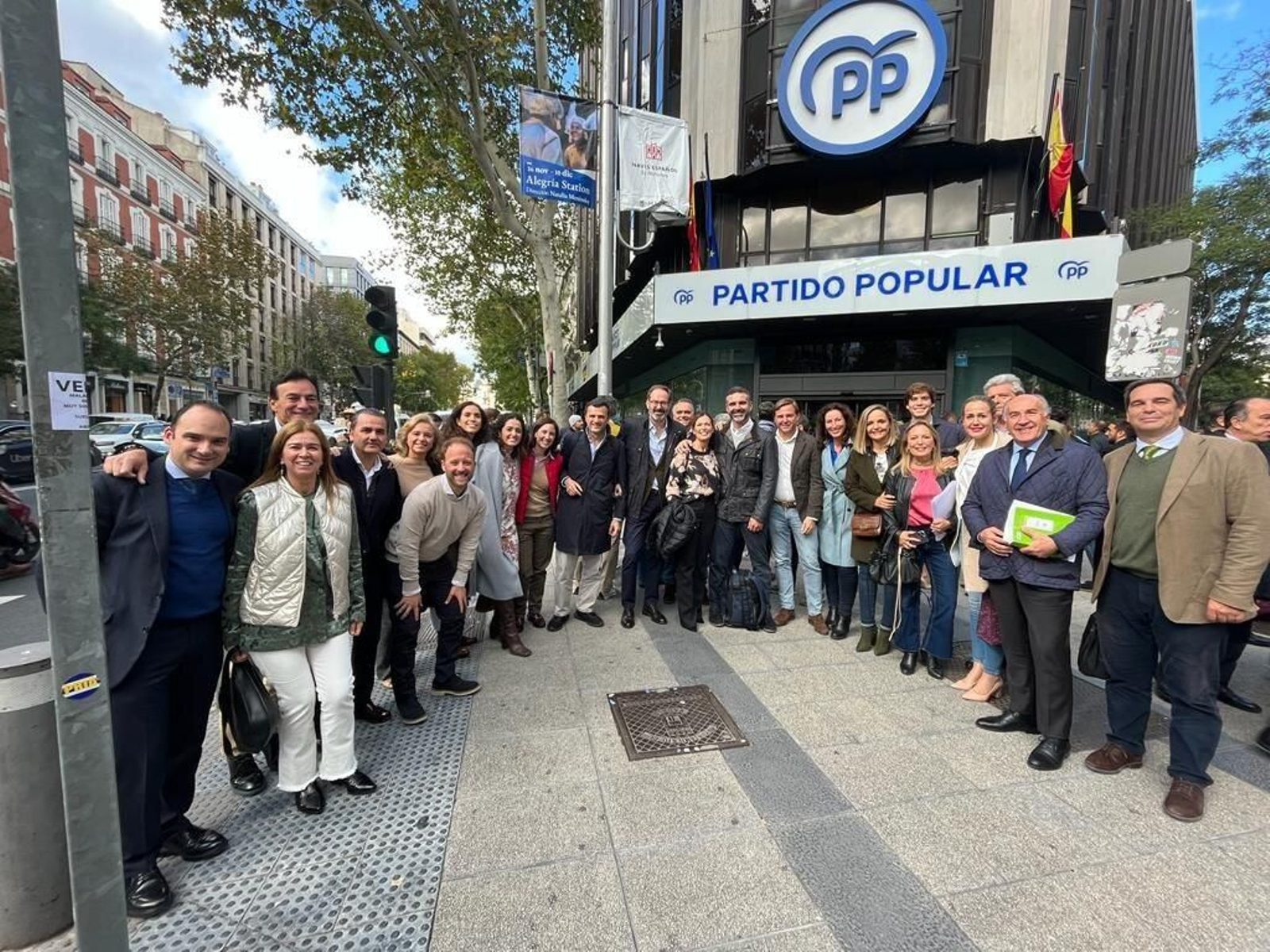 Agustín González, Erik Domínguez, Jesús Estrella y otros representantes del PP en Jaén en la sede del partido de Madrid.