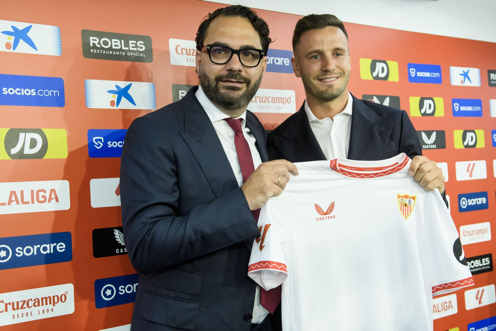 Las fotos del pobrísimo paso de Saúl Ñíguez por el Sevilla