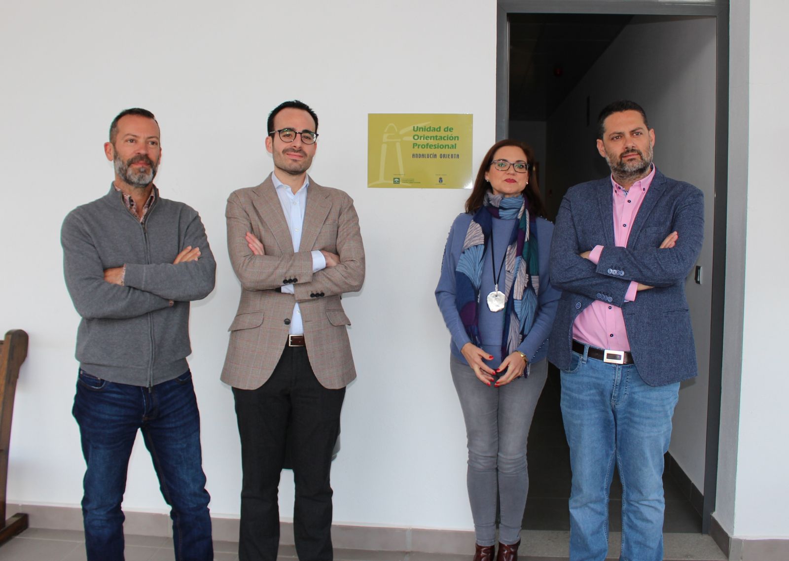 Las autoridades visitan las nuevas dependencias.