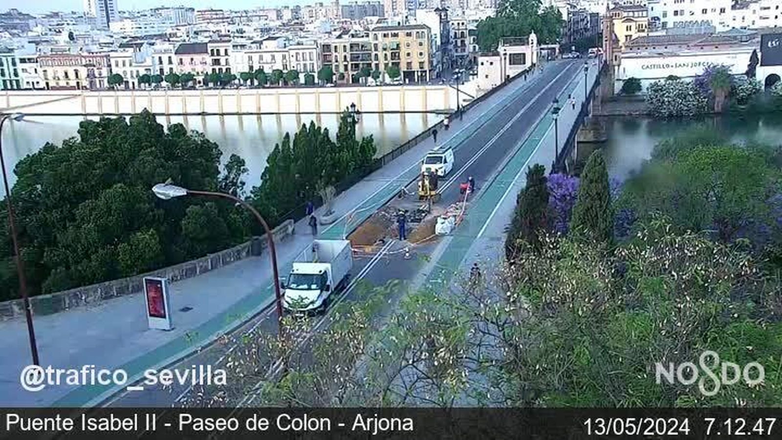 Imagen del corte de tráfico en el Puente de Isabel II