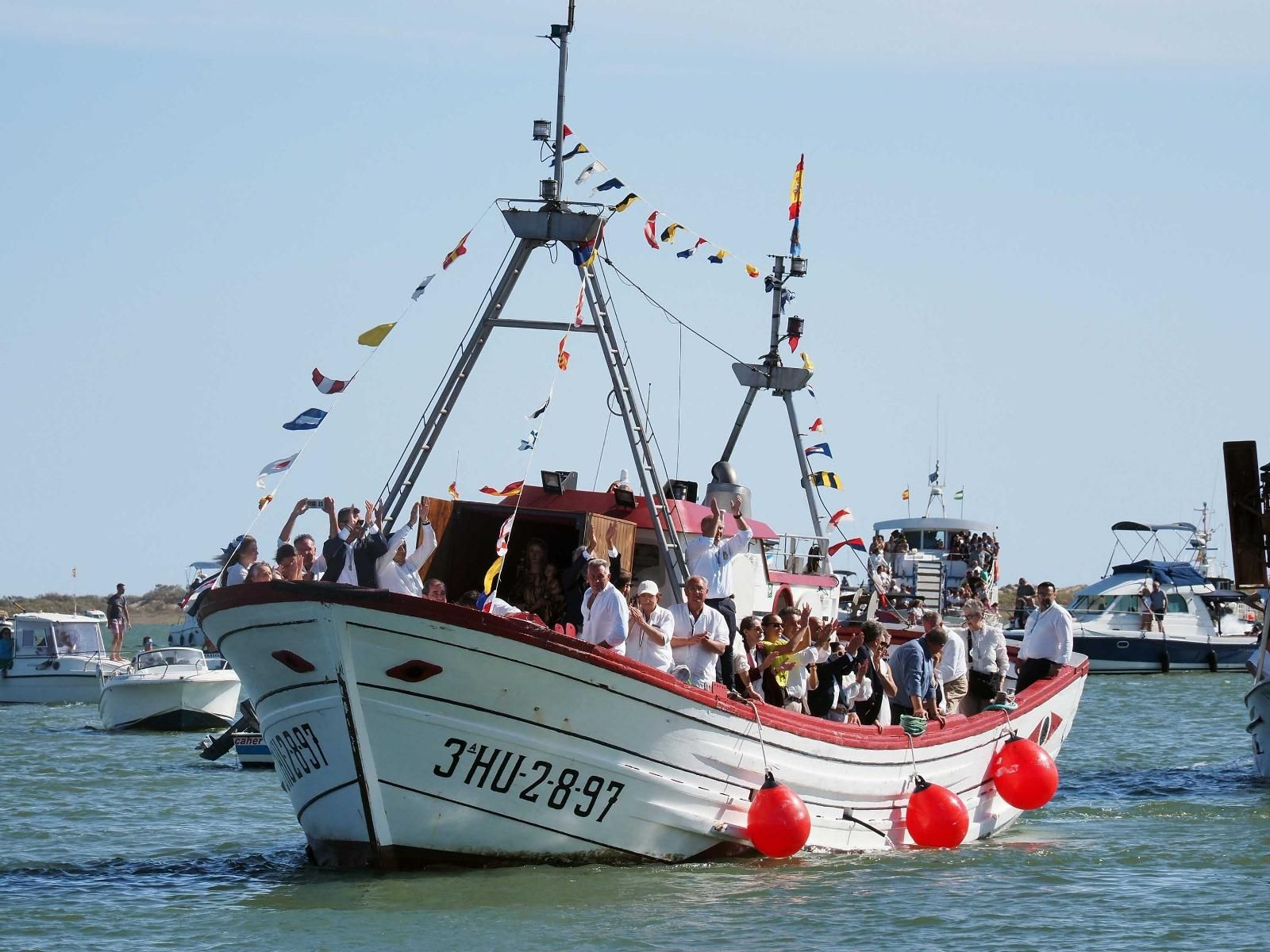 Imágenes del desembarco de la Virgen de la Bella en el Terrón de Lepe
