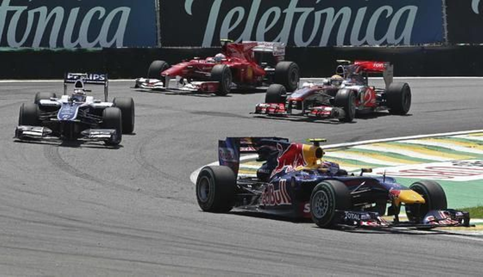 Vettel gana en Interlagos por delante de Webber y Alonso. / Reuters