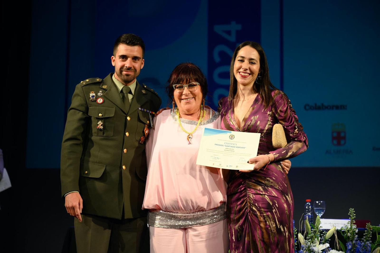 Los dos premiados, Esteban Montoya y María del Carmen Rodríguez, en el momento de recoger su premio .