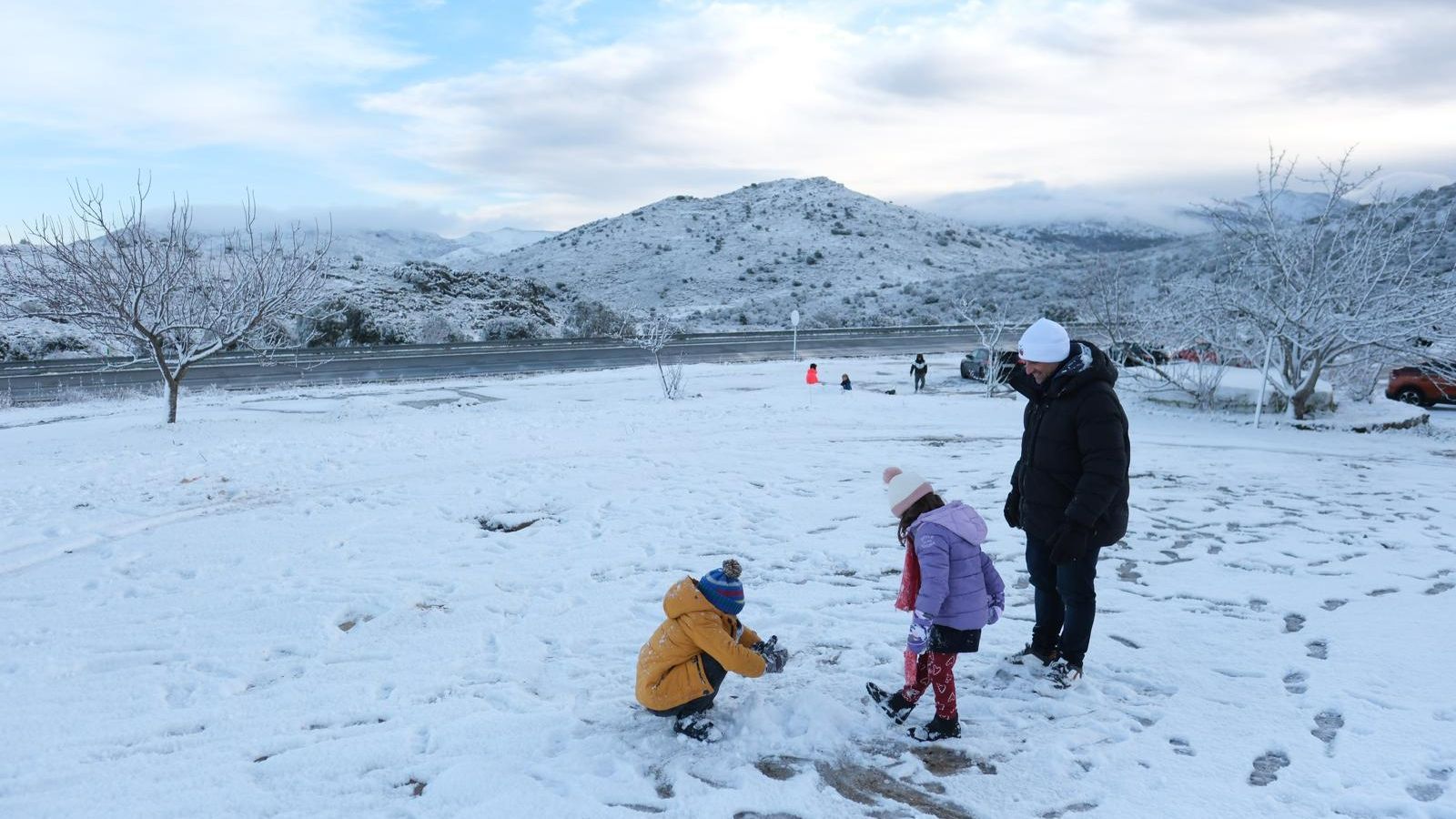 Los vecinos de Ronda en la nieve.