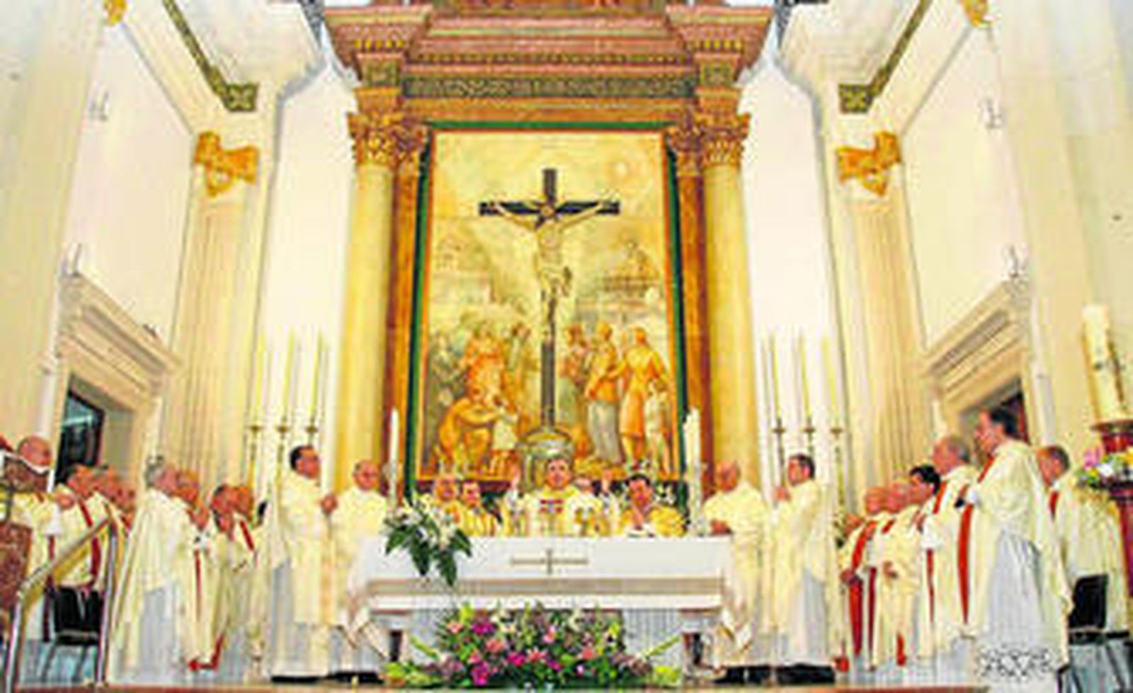 Monseñor García Beltrán presidió la Eucaristía, concelebrada con numerosos sacerdotes.