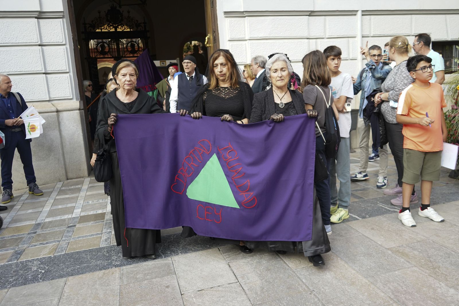 Así ha sido la procesión cívica en recuerdo a Mariana Pineda