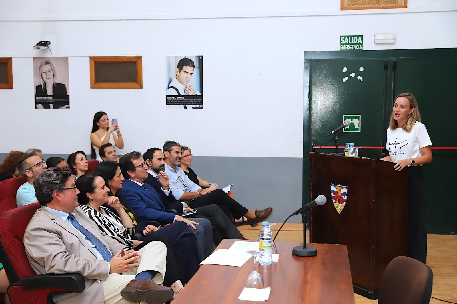 La actriz María Espejo durante la lección inaugural del IES Padre Luis Coloma.