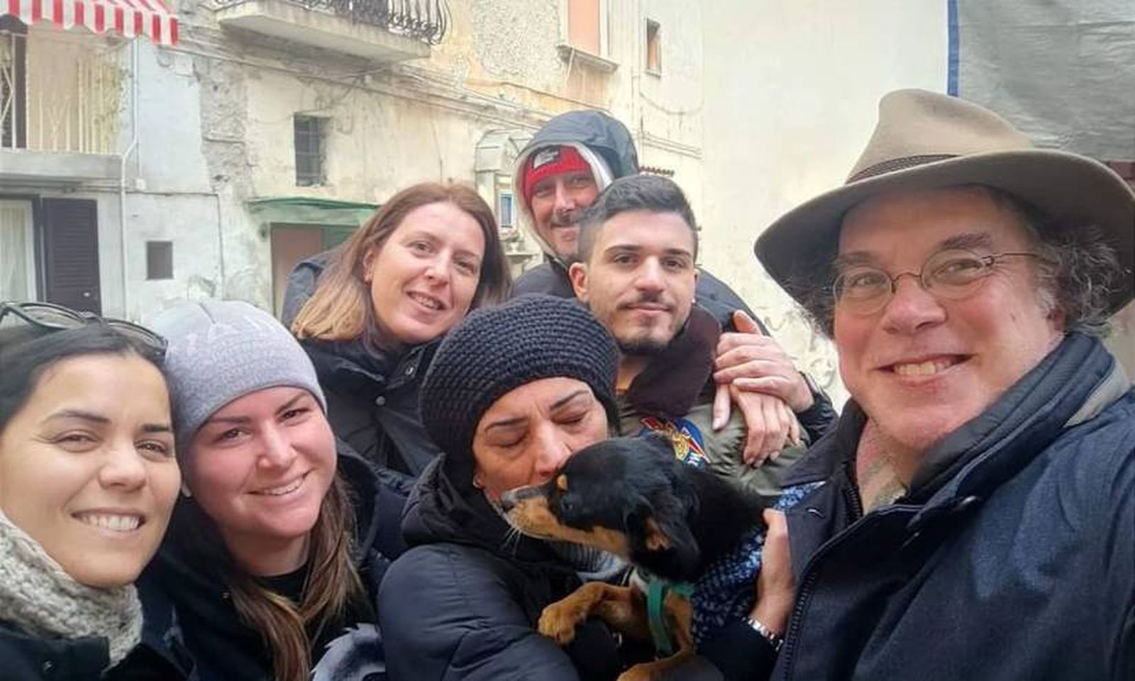 La emotiva historia de Peppe, el perro abandonado que ha movilizado a cientos de italianos